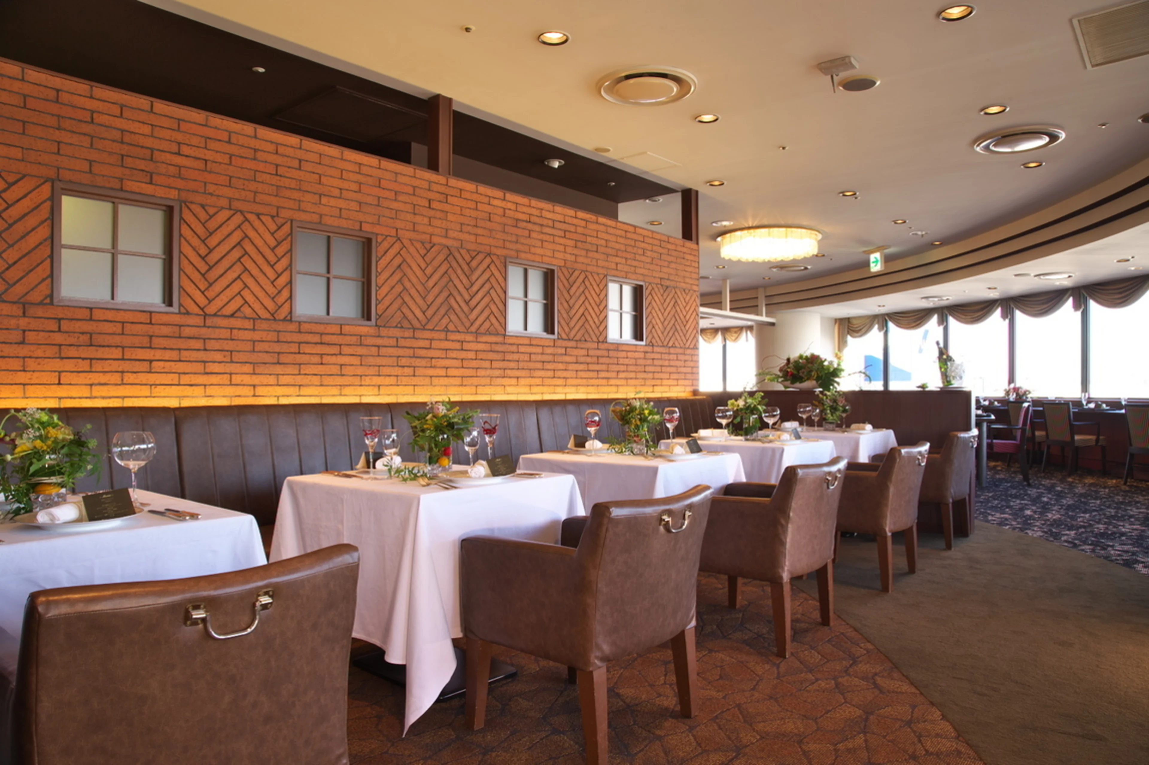 テーブル席 or カウンター席