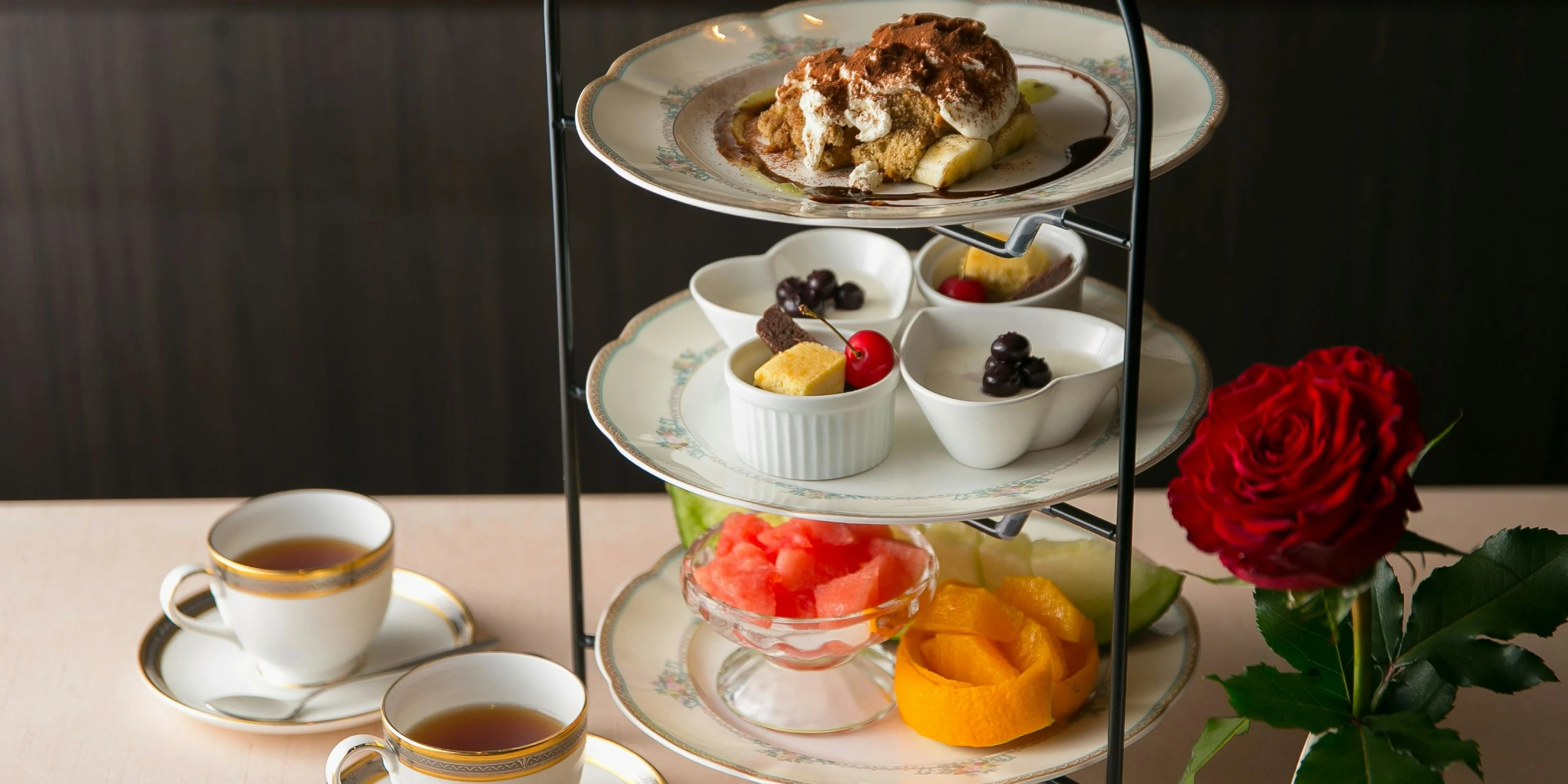 特製アフタヌーンティーデザートor特製ホールケーキ