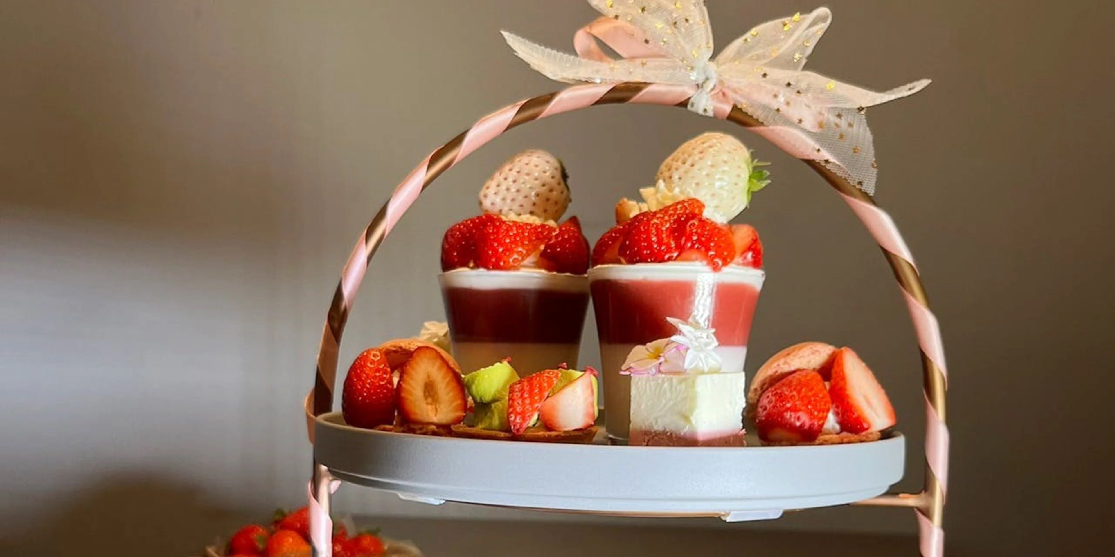 【アニバーサリープラン】季節のフルーツと手作りスイーツのアフタヌーンティーコース＋メッセージ付きプレート★オプションでドリンク充実★福島駅徒歩3分の好立地