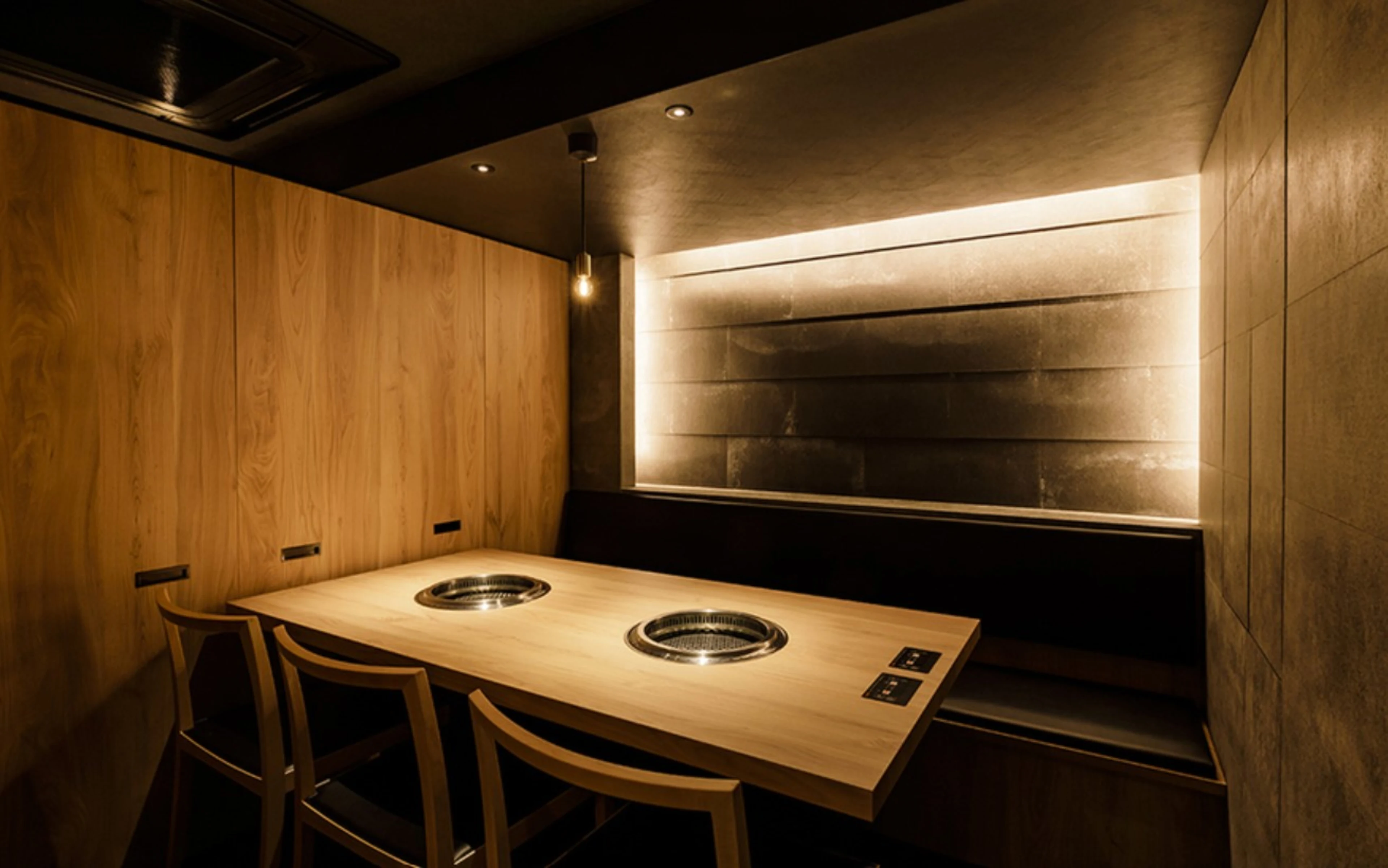 個室席またはテーブル席