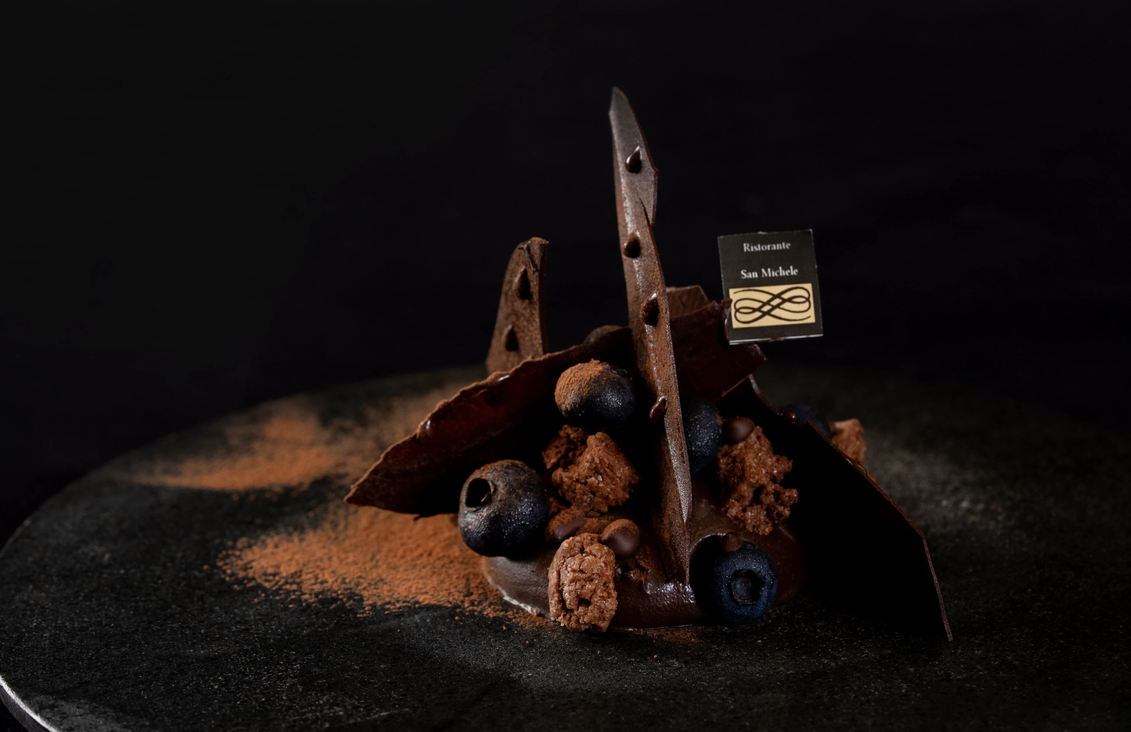 【12月24日・25日限定★生演奏と共に楽しむ大人のクリスマスディナー】煌めくひとときに贈る至高の逸品“聖夜のシェフスペシャリテ”〜冬の味覚と極上佐賀牛を贅沢に堪能★華やかなイタリアンフルコース＋クリスマス限定デザート〜渡辺通駅徒歩2分・ホテルモントレ福岡