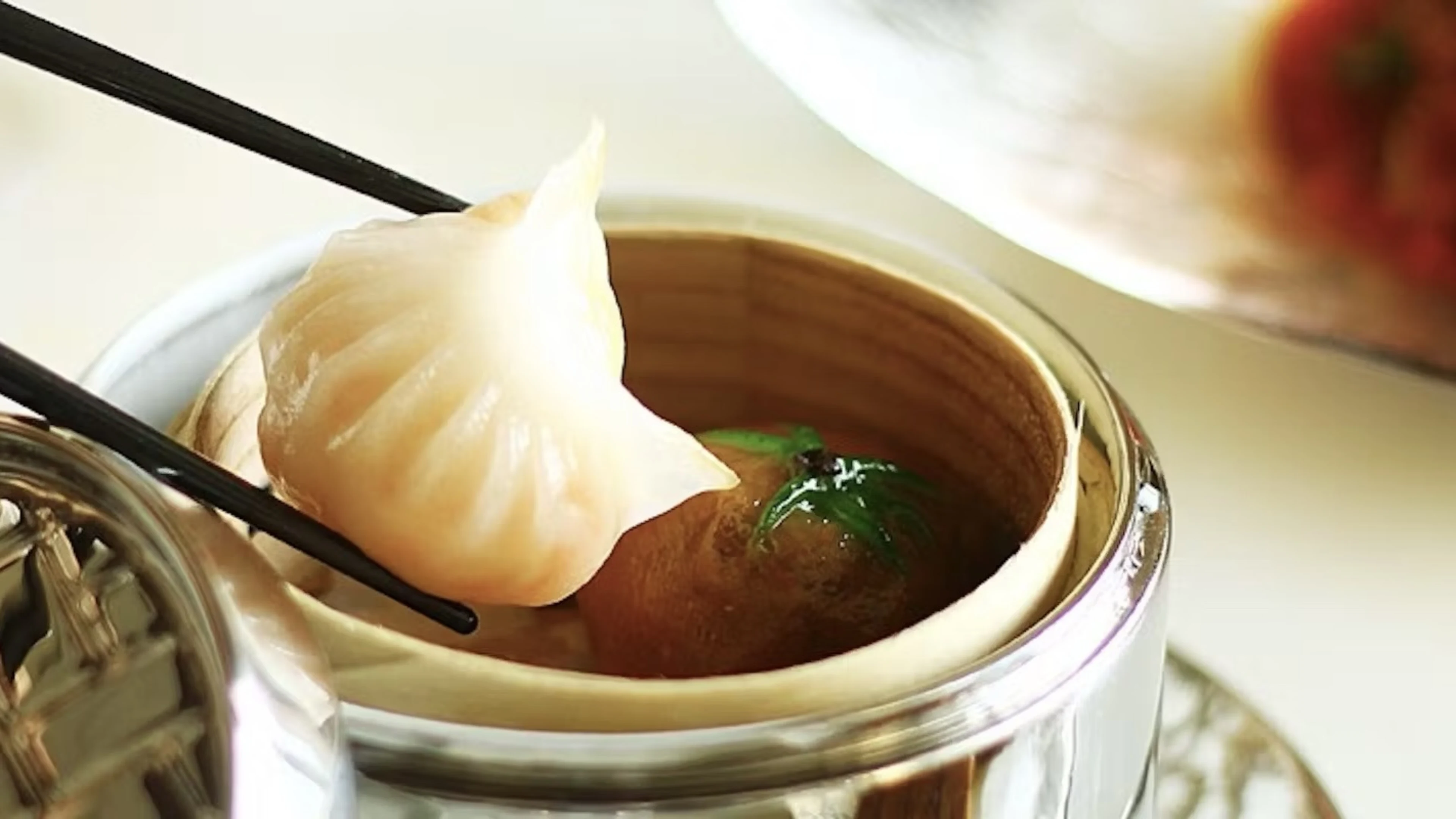 【土日祝日限定 / アニバーサリーランチプラン】厳選食材を使用した広東料理コース＋乾杯ドリンク＋中国茶＋メッセージプレート★憧れの5つ星ホテルで過ごす特別なひととき〜ザ・ペニンシュラ東京