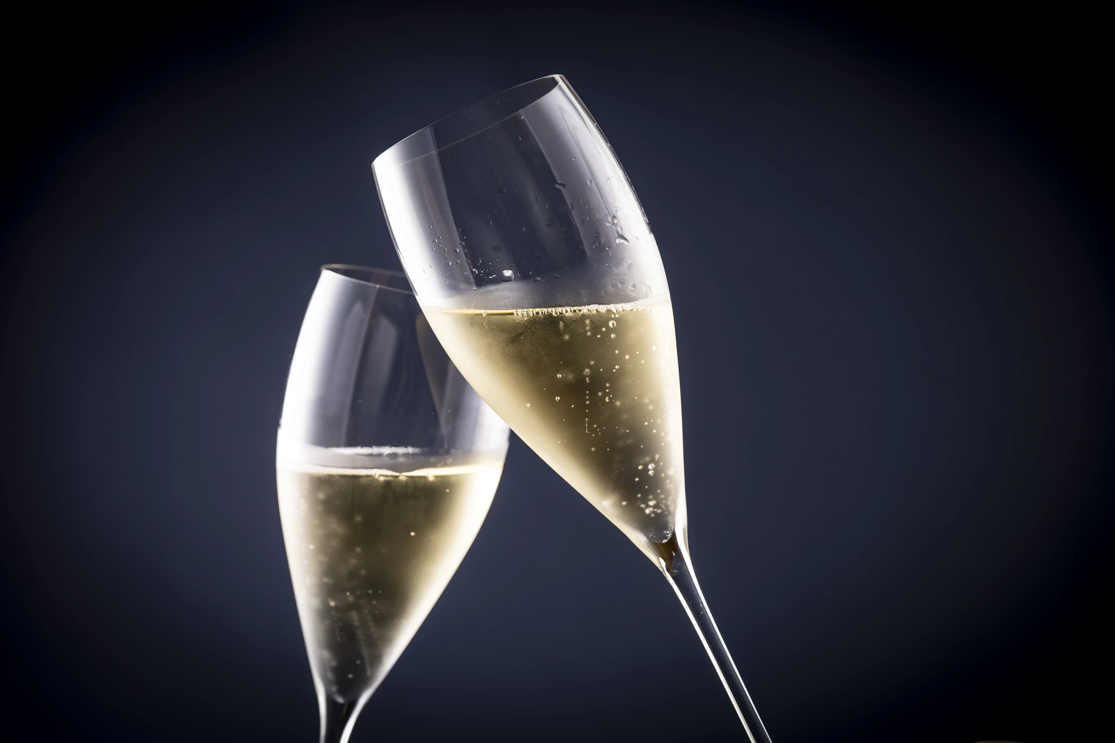 乾杯グラスシャンパン