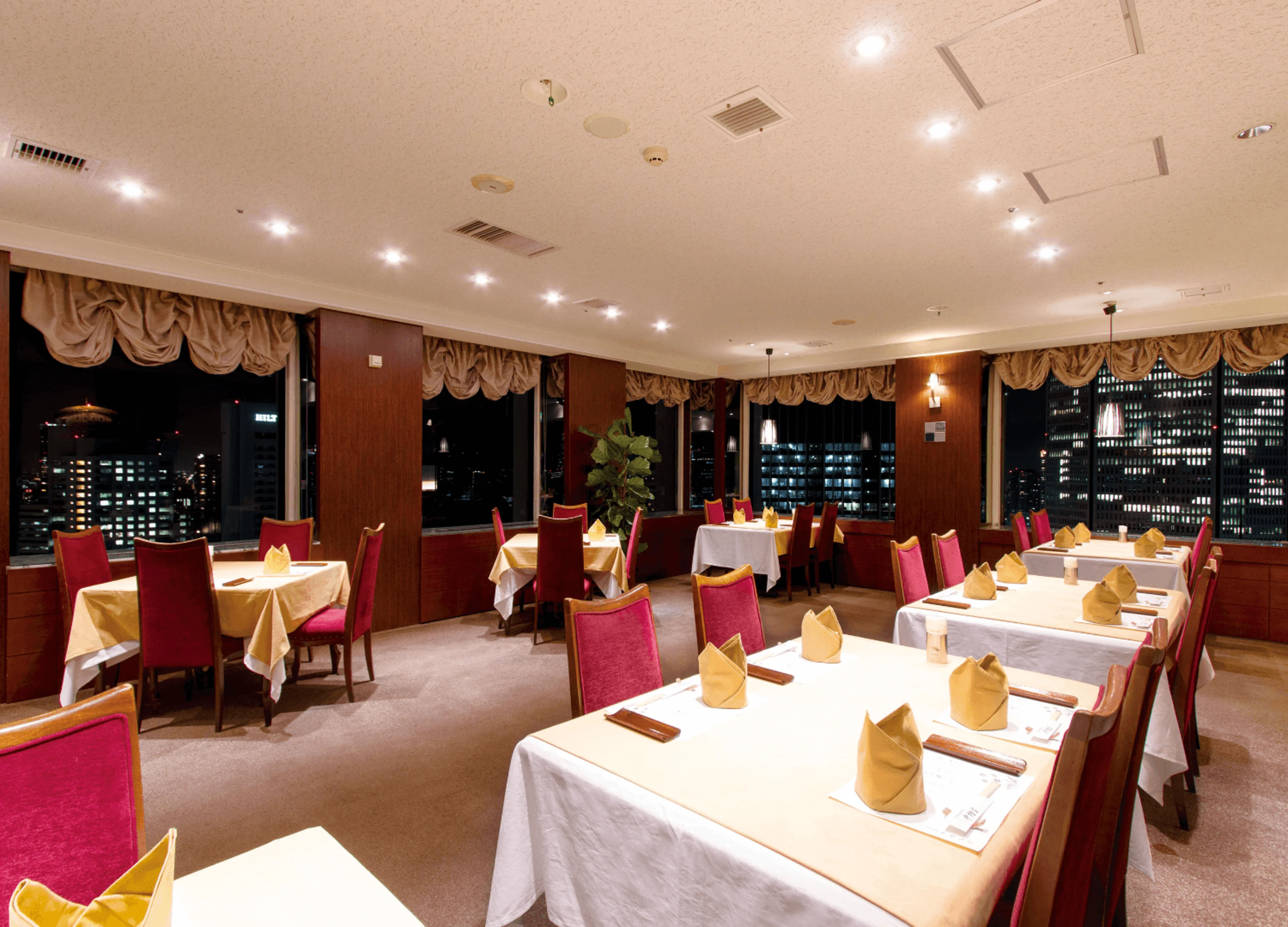 【高層階×絶景とともに祝うアニバーサリー】伊勢海老料理を堪能！豪華11品ランチ＆ディナーコース＋メッセージカード用意可★北新地の景色に包まれる特別なひととき