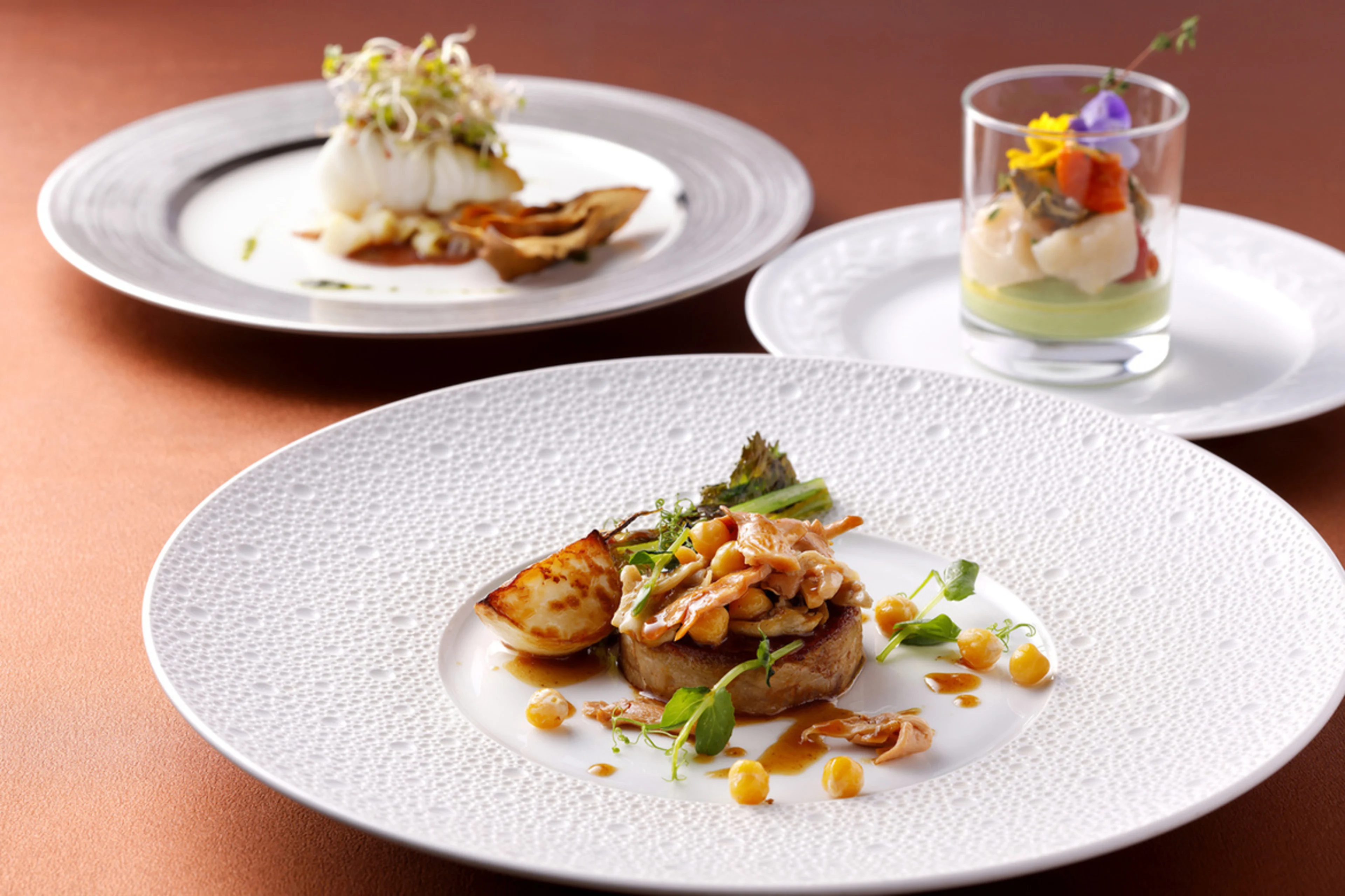 旬の食材や季節に合わせた料理スタイルを取り入れたコース