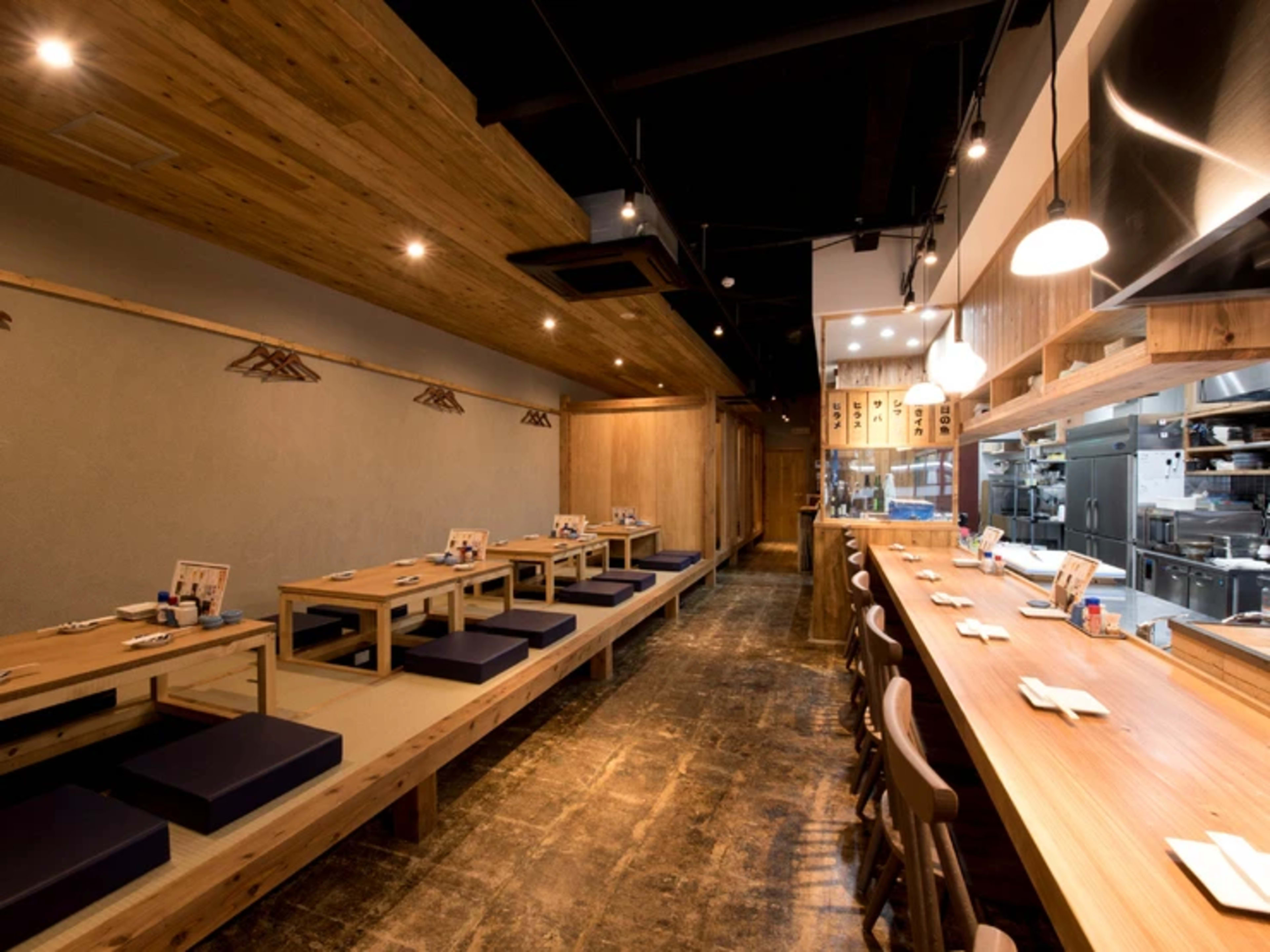 カウンター/ 掘りごたつ個室/ 小上がり座敷