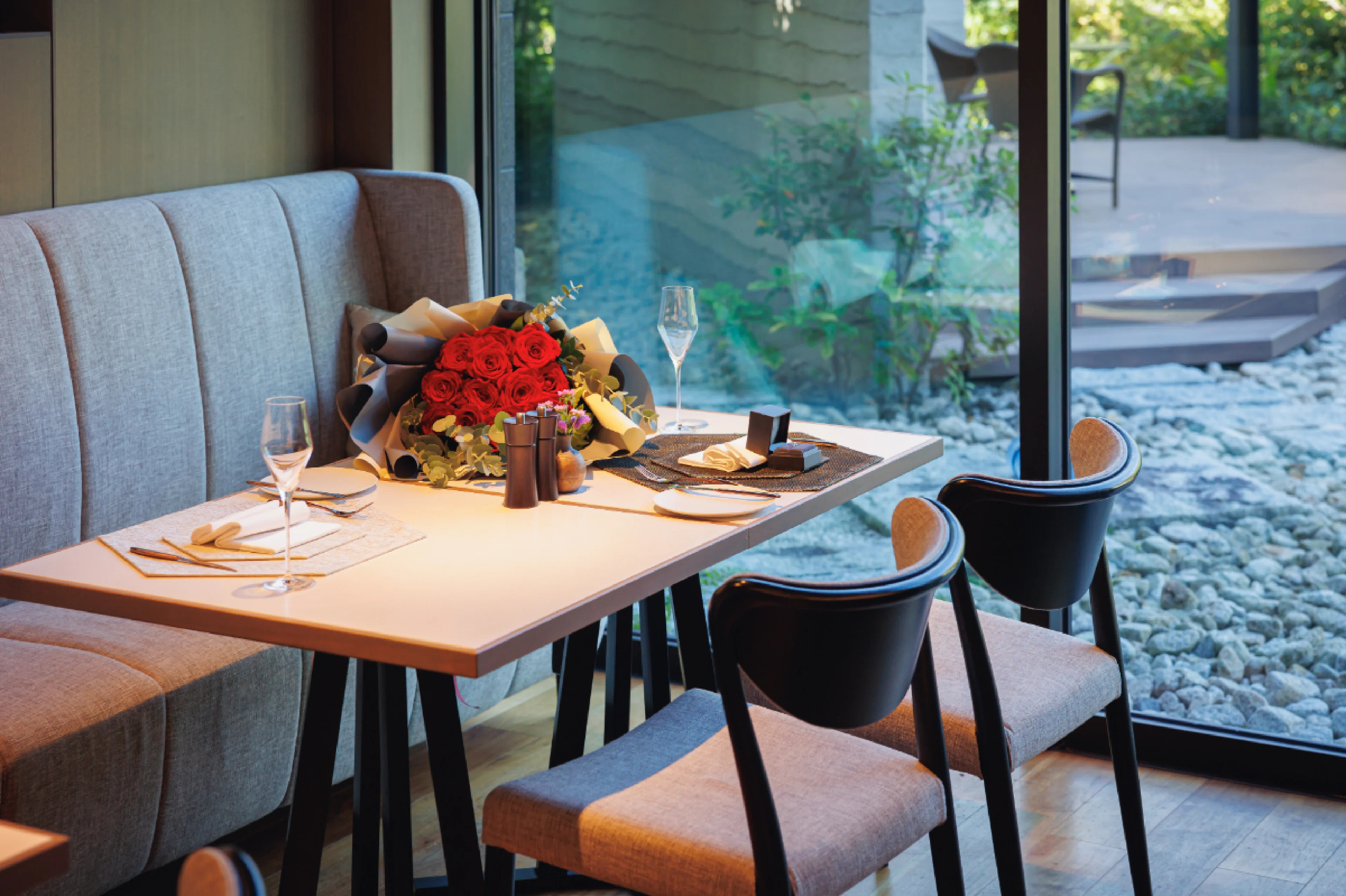 【個室・人気の庭園が見える角席確約 プロポーズプラン】フレンチフルコース全8品＋乾杯酒＋オリジナルデザートメッセージプレート★プロポーズプランナーの事前打ち合わせとリハーサル付！！★ホテルオークラ京都 岡崎別邸で忘れられないプロポーズのひとときを★プロポーズ丸投げプラン