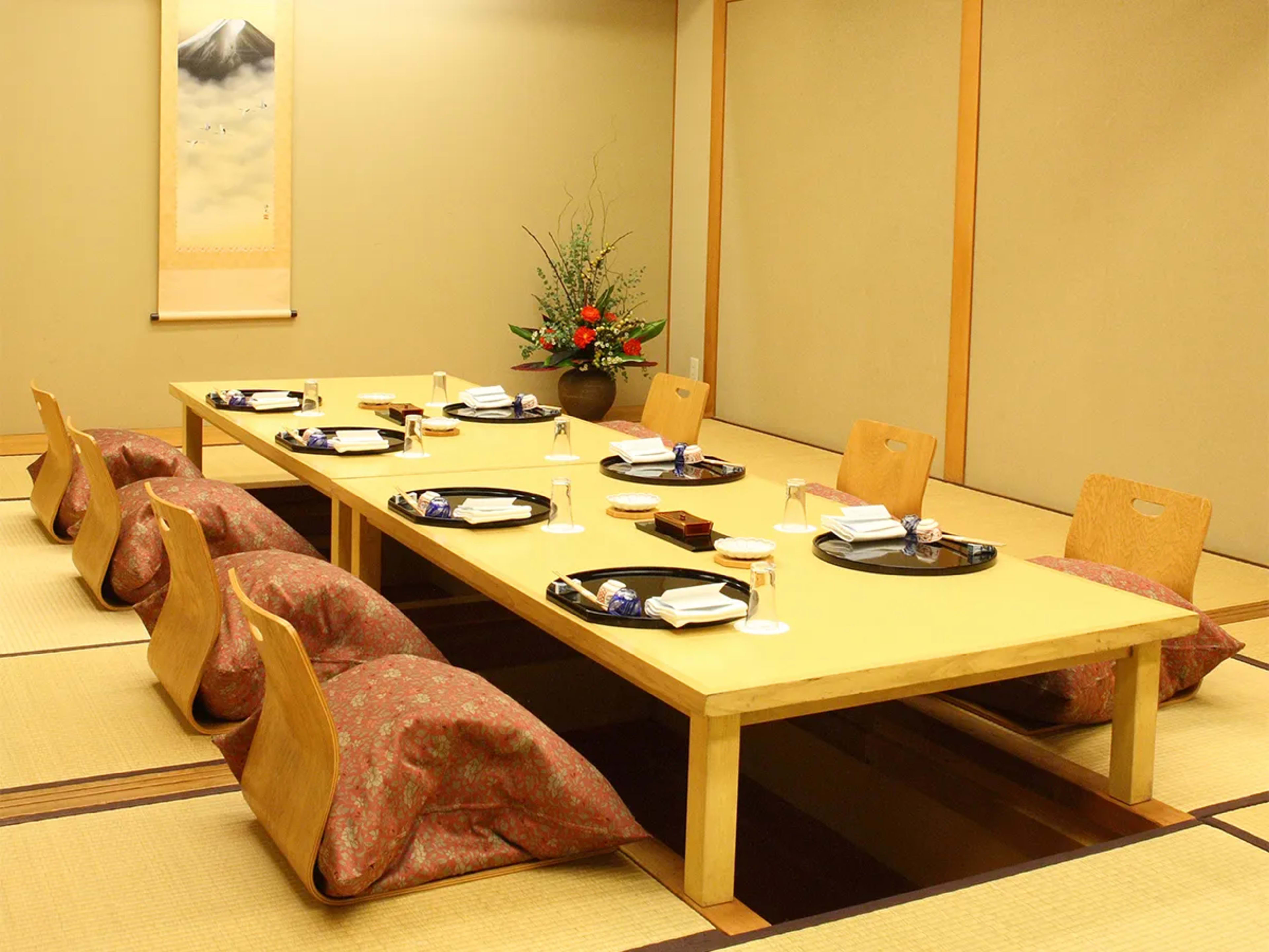 テーブル / 和個室