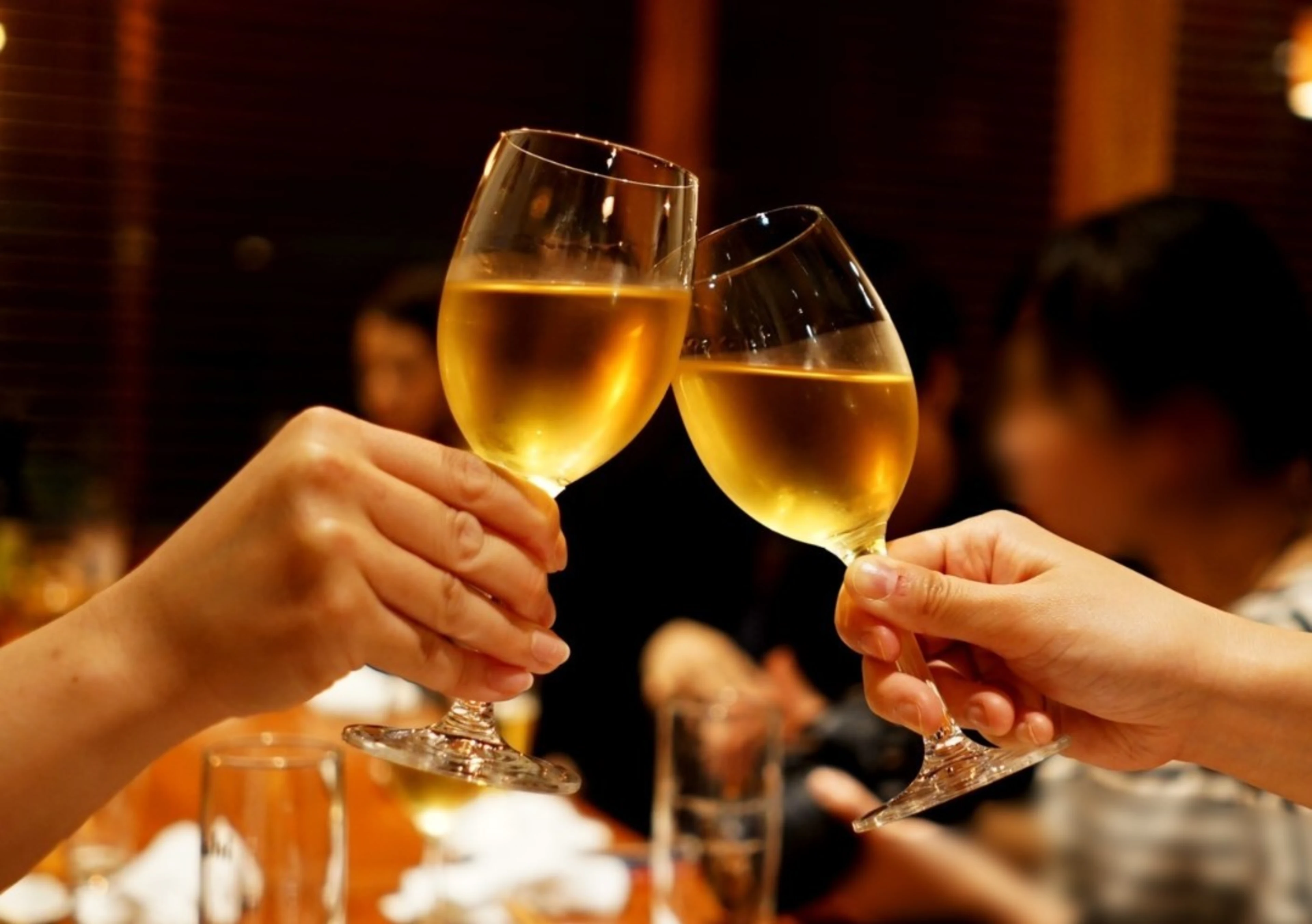 乾杯用のスパークリングワイン