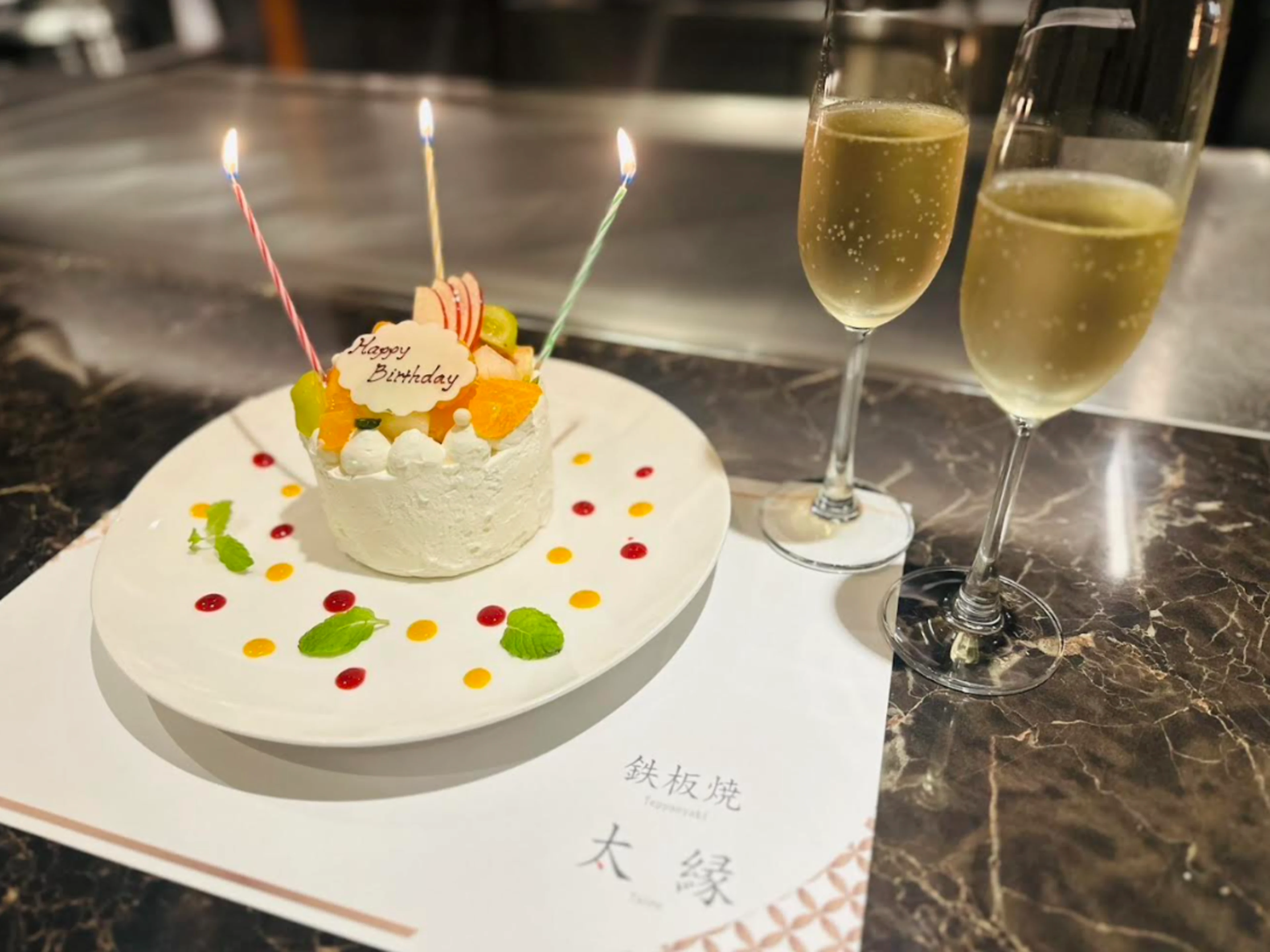 「メッセージ付きプレート」または「メッセージ付きホールケーキ」