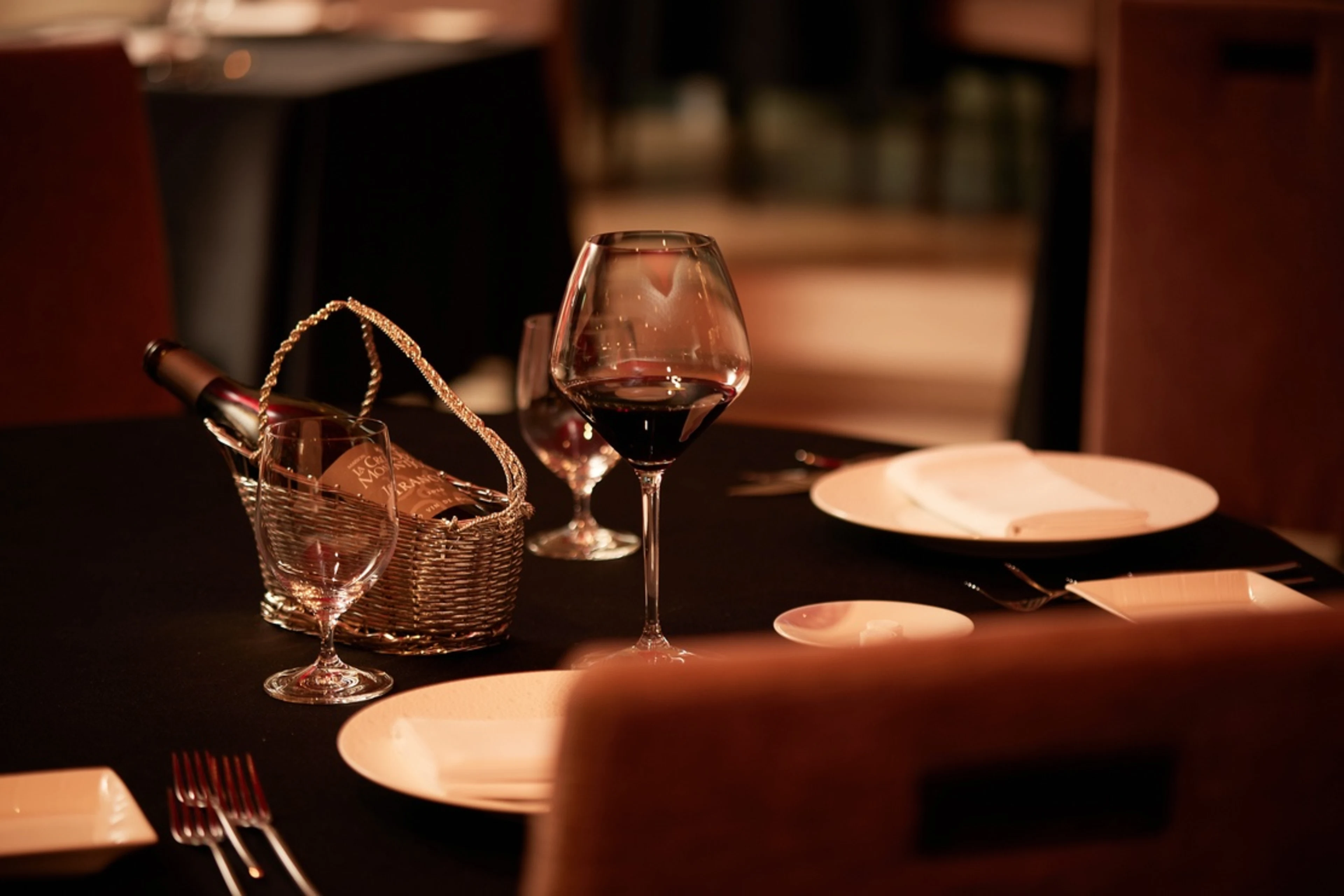 【Anny限定★お祝いディナープラン】珠玉のフレンチコース＋乾杯用グラスシャンパーニュ＋メッセージを添えたデザートでサプライズ★素材の魅力、造り手の想いを紡ぐ逸品を堪能〜溜池山王駅直結 / フランス料理界の巨匠・坂井宏行シェフの味を継承する名店