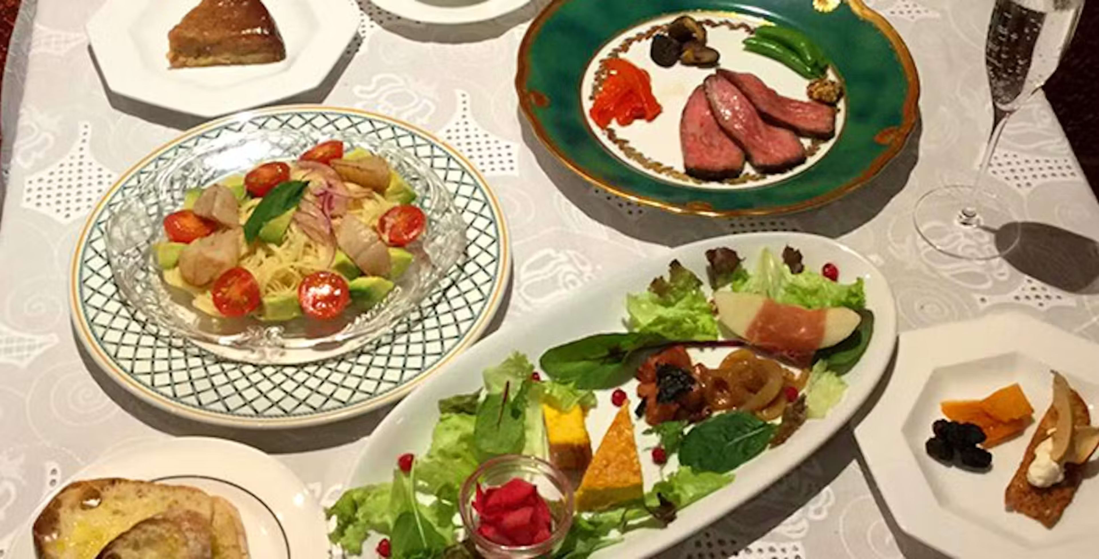 前菜からデザートまで味わう極上フルコース