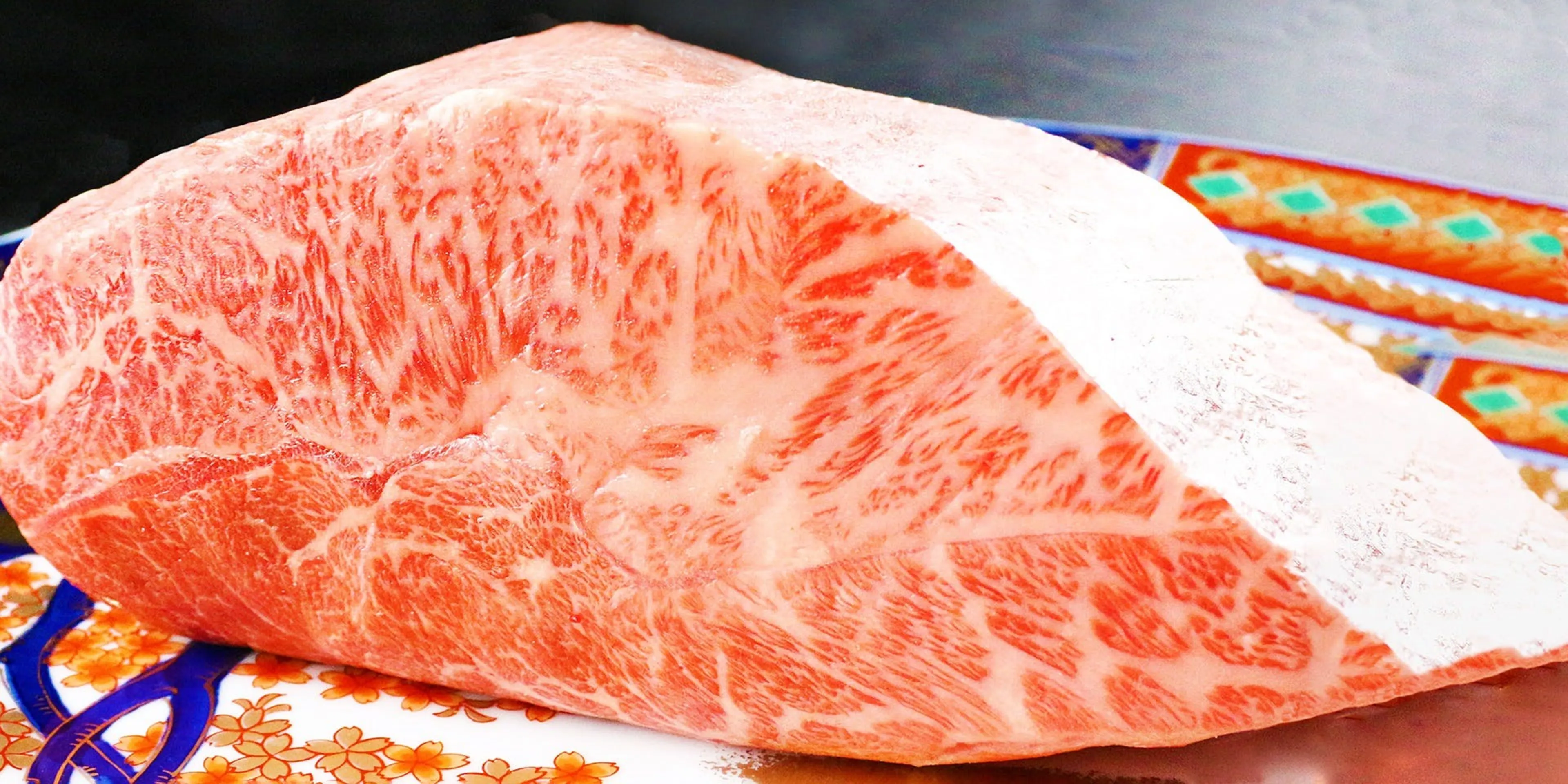 【アニバーサリーディナープラン】幻の和牛田村牛サーロインやとろけるユッケ黒タン等全15品＋飲み放題★西麻布の落ち着いた空間でお祝い