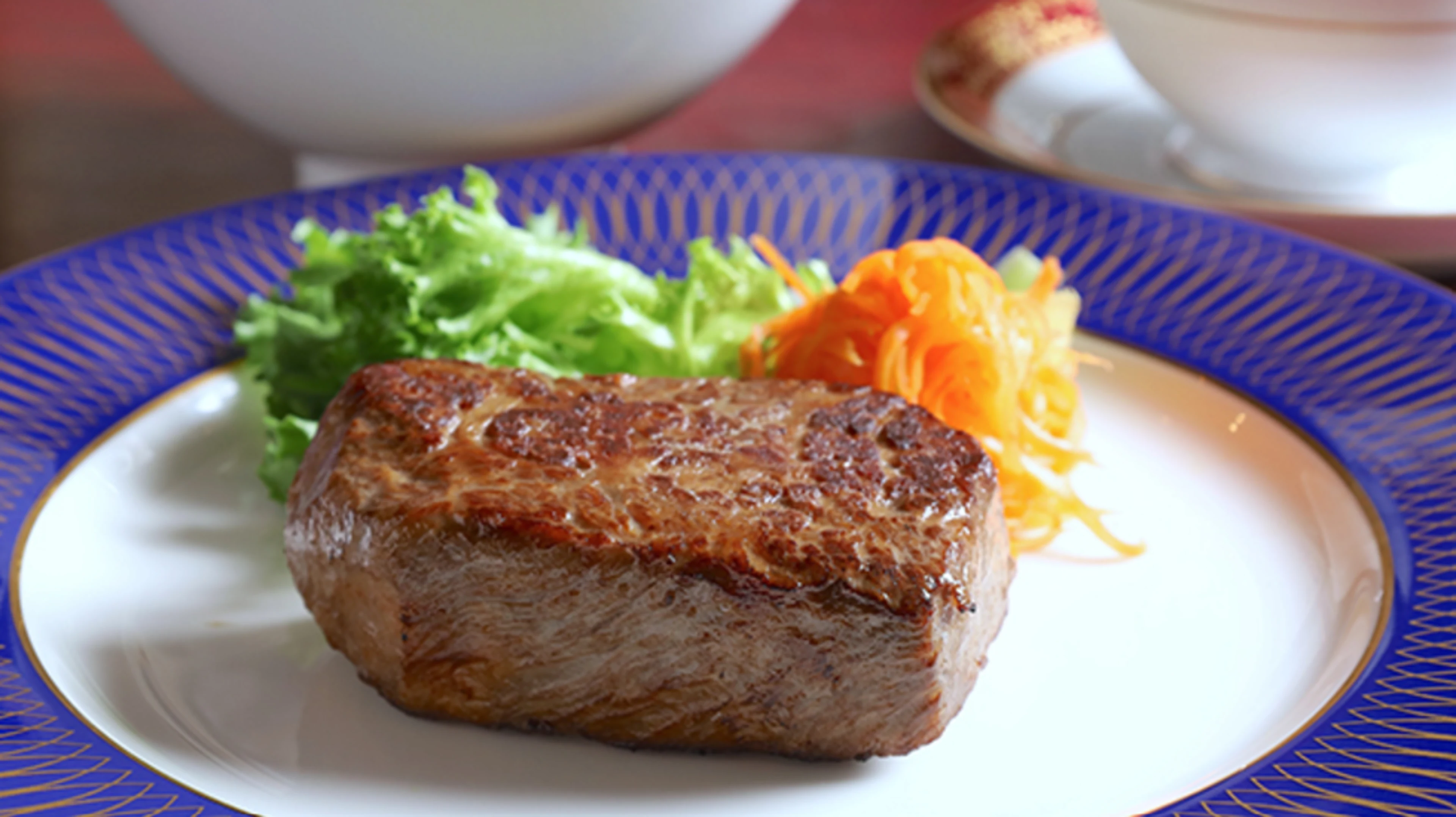 【土日祝日限定×最大4名様お祝いプラン】極上肉料理フレンチコース×メッセージ付きプレート★看板のない北新地の隠れ家で贅沢なひとときを