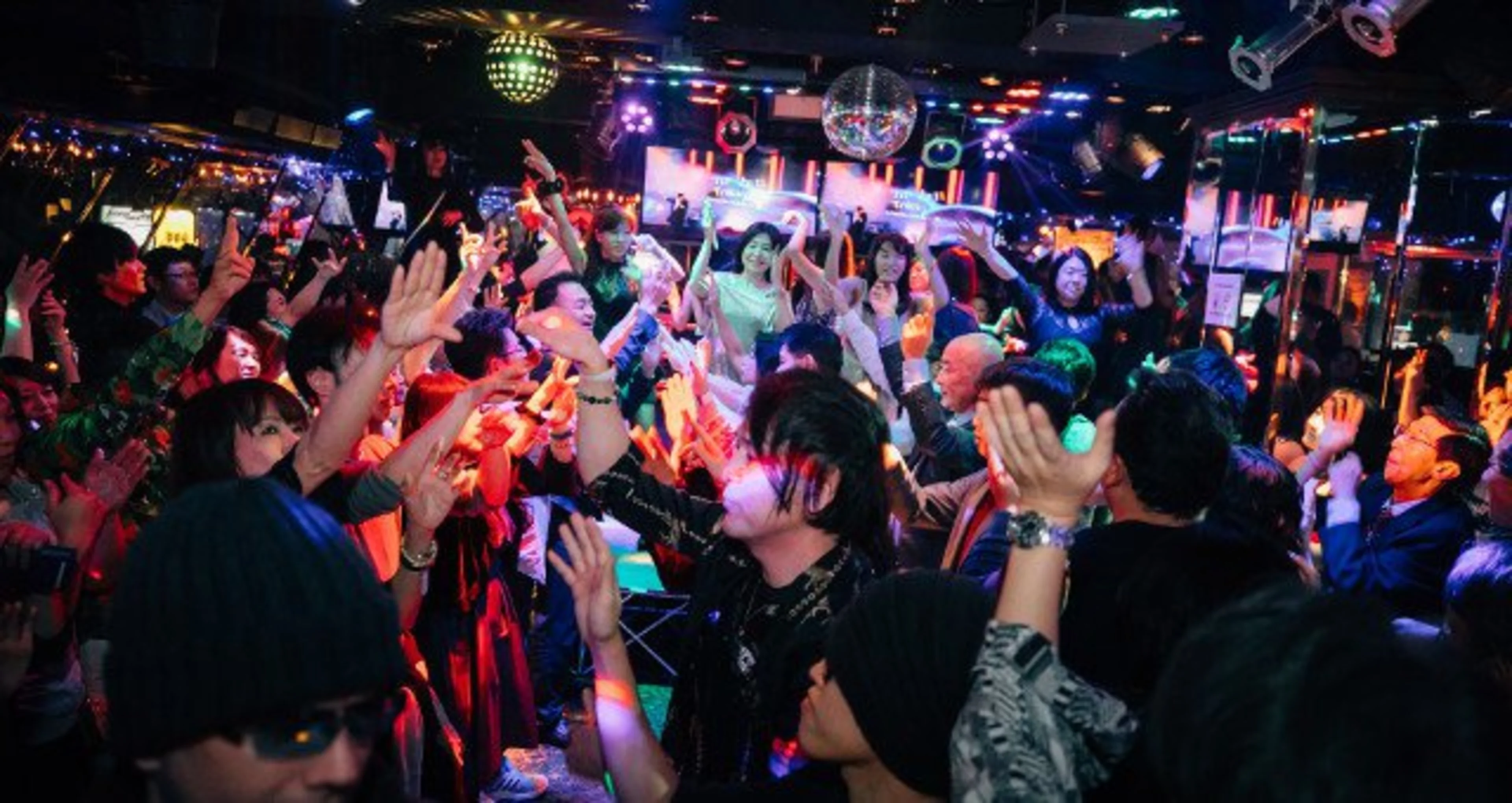 DJによるアニバーサリーコール