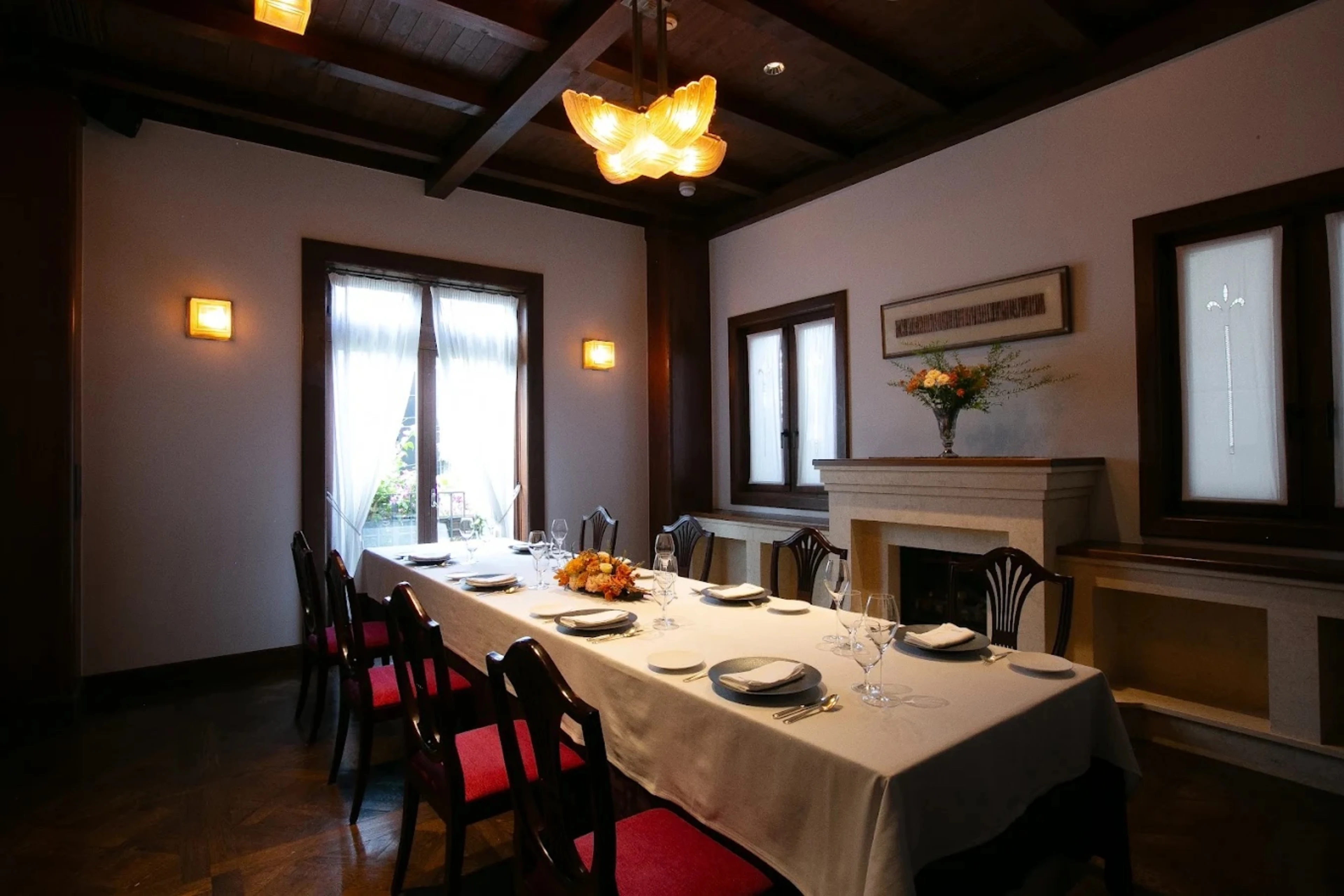 Anny限定【4〜12名様 個室確約 / 南青山・季節の花々や緑に囲まれた一軒家レストラン★ご両家お顔合わせランチプラン】美食の饗宴〜季節の恵みを味わうイタリアンコース＋乾杯ドリンク★表参道駅徒歩3分