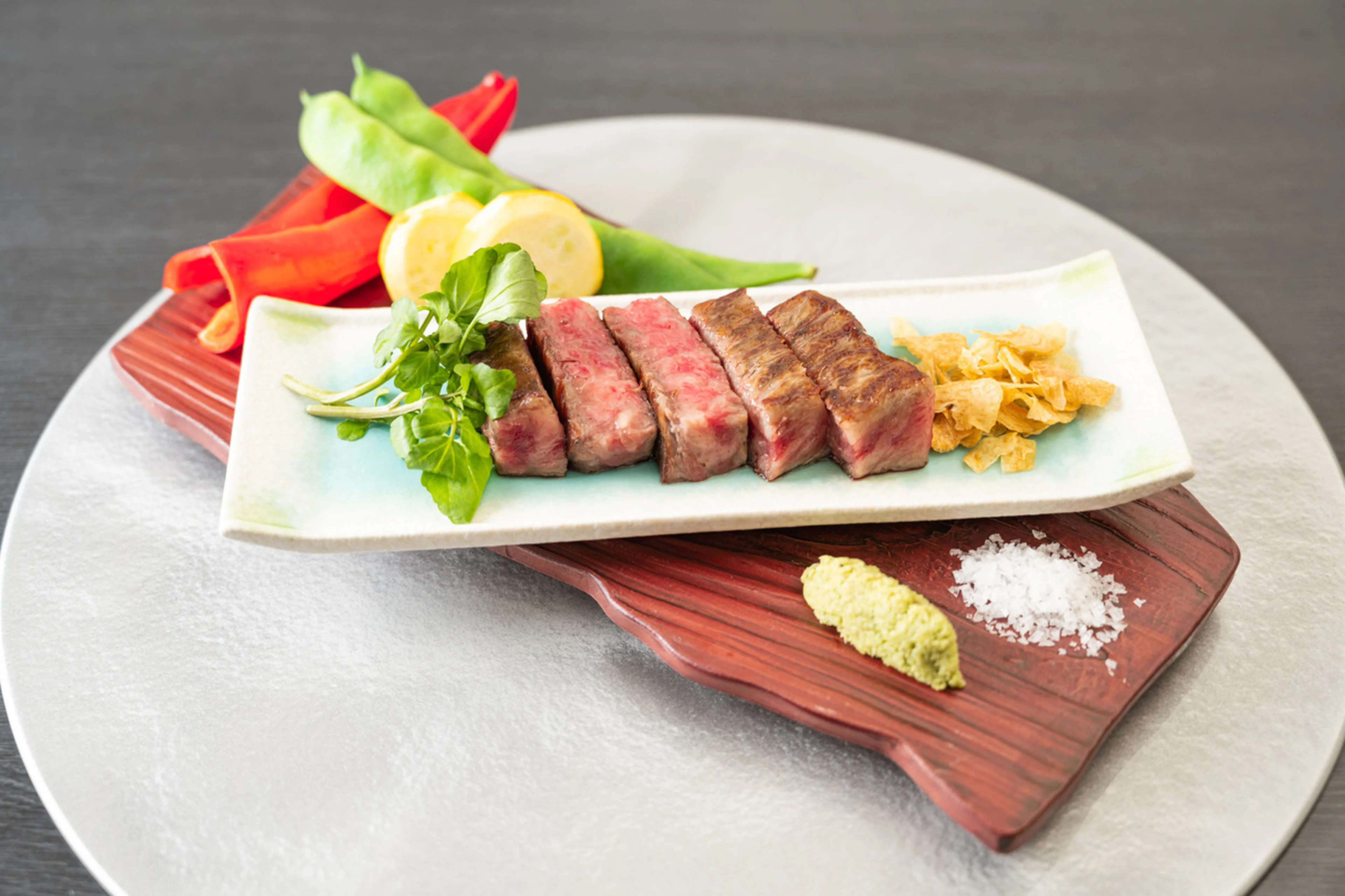 【半個室確約 プロポーズプラン】活伊勢海老・黒毛和牛ステーキなどを味わえる鉄板焼きディナーコース＋選べる乾杯ドリンク＋メッセージ付きホールケーキ★大阪の真ん中難波でお祝い！★