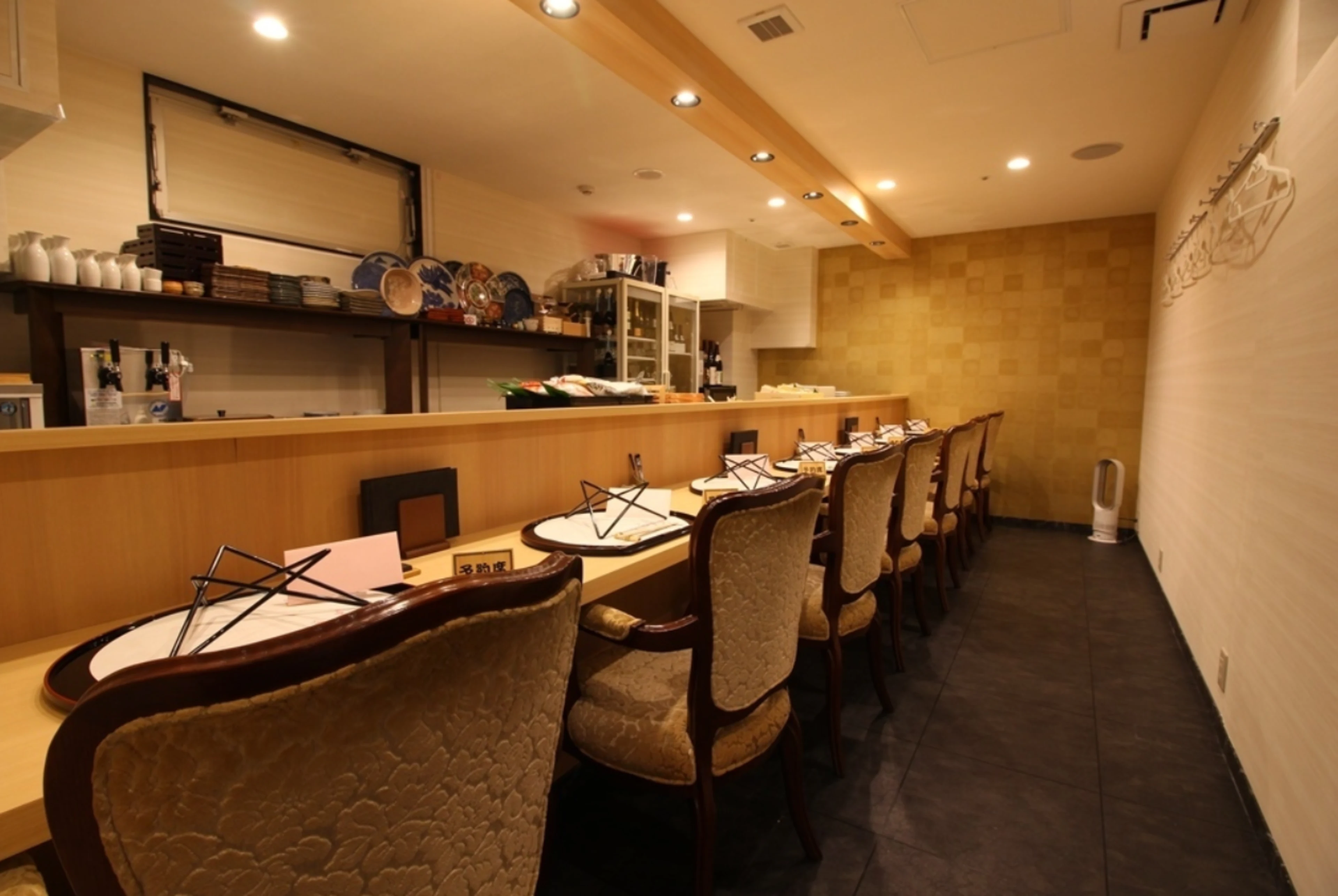 カウンター席又は個室