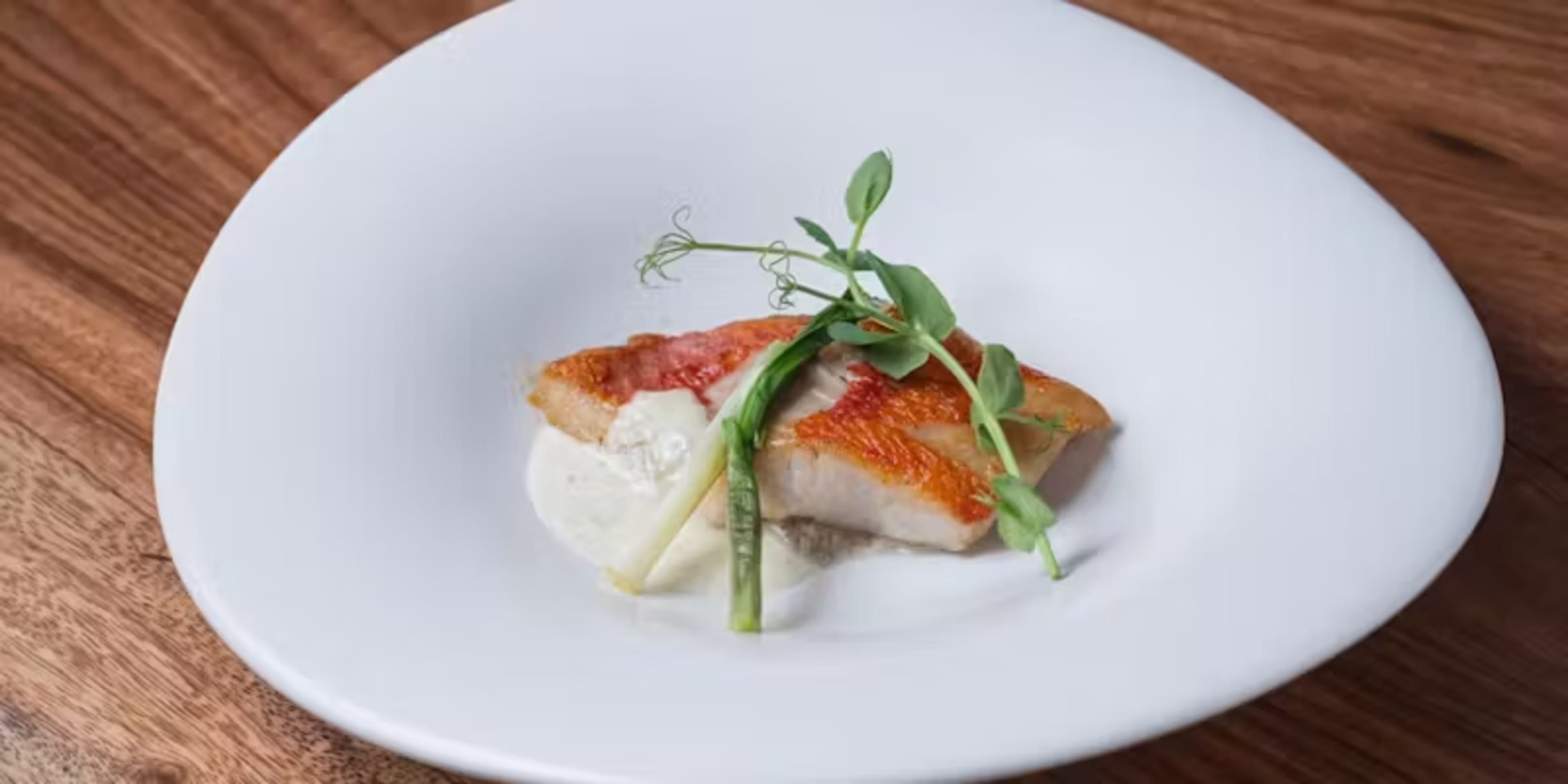 【アニバーサリープラン】季節のフレンチコース14品前後＋花束★名古屋の洗練されたフレンチレストラン★大人な雰囲気のカウンター席でアニバーサリーをお祝い！★