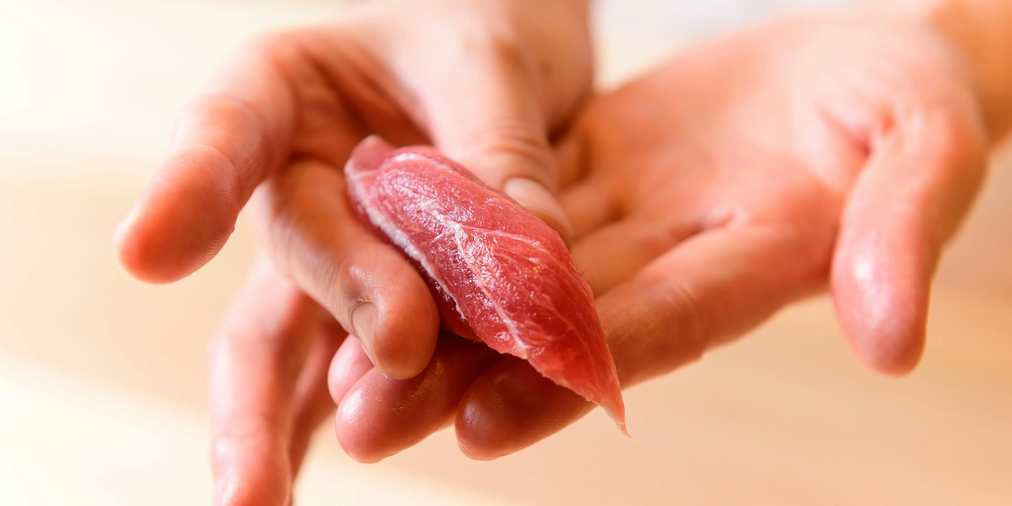 【Anny限定★最大8名様 / お祝いプラン】至高の食体験〜目黒の大人の隠れ家で本格江戸前鮨を堪能〜旬の美食に舌鼓★店主おまかせコース＋乾杯ドリンク〜目黒駅徒歩30秒の上質空間で祝う至福のひととき