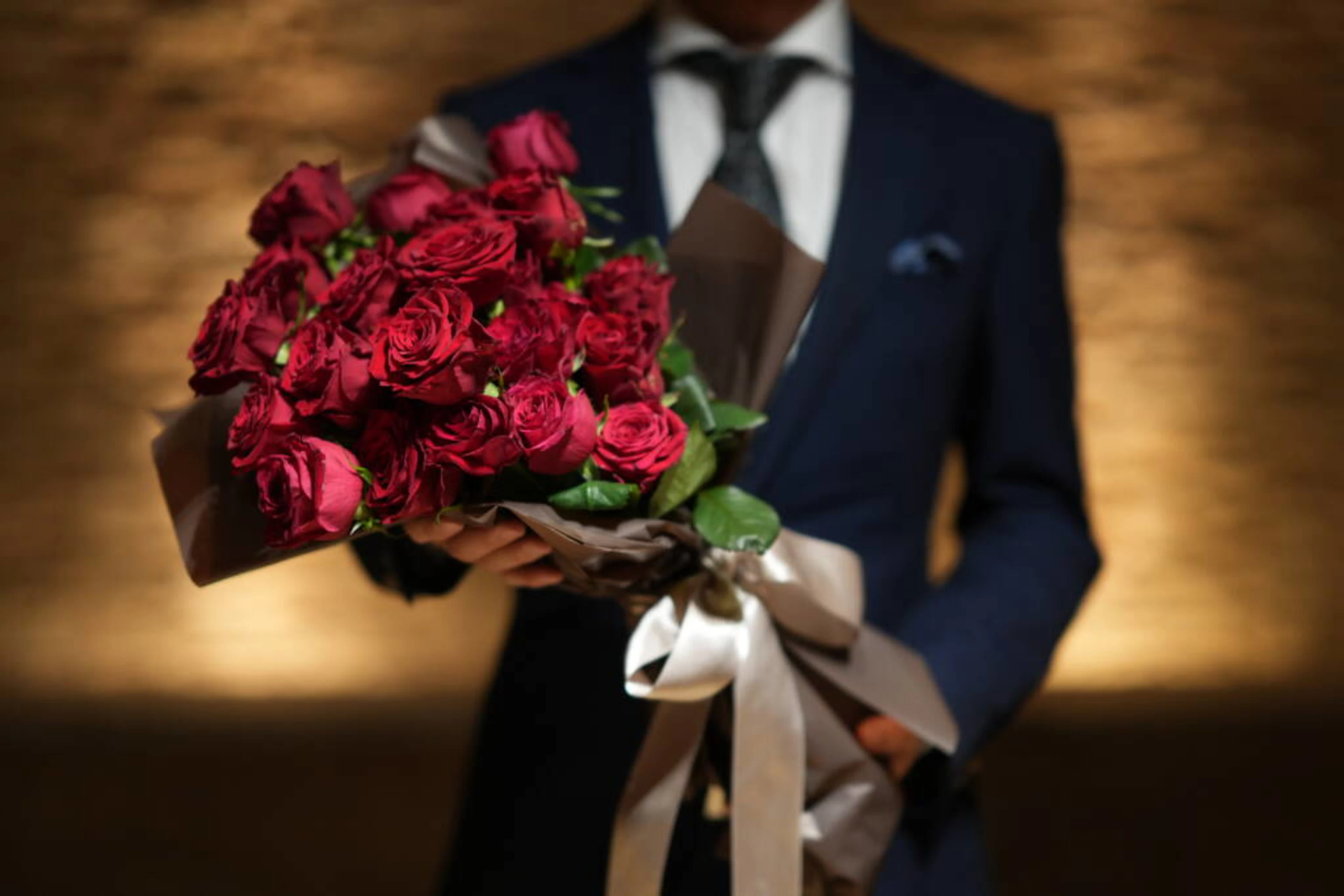 【窓側席確約 プロポーズプラン】プレミアムイタリアンコース＋乾杯酒＋メッセージプレート＋バラの花束12本★チャペル利用等ご相談可能！横浜マリンタワー内レストラン★