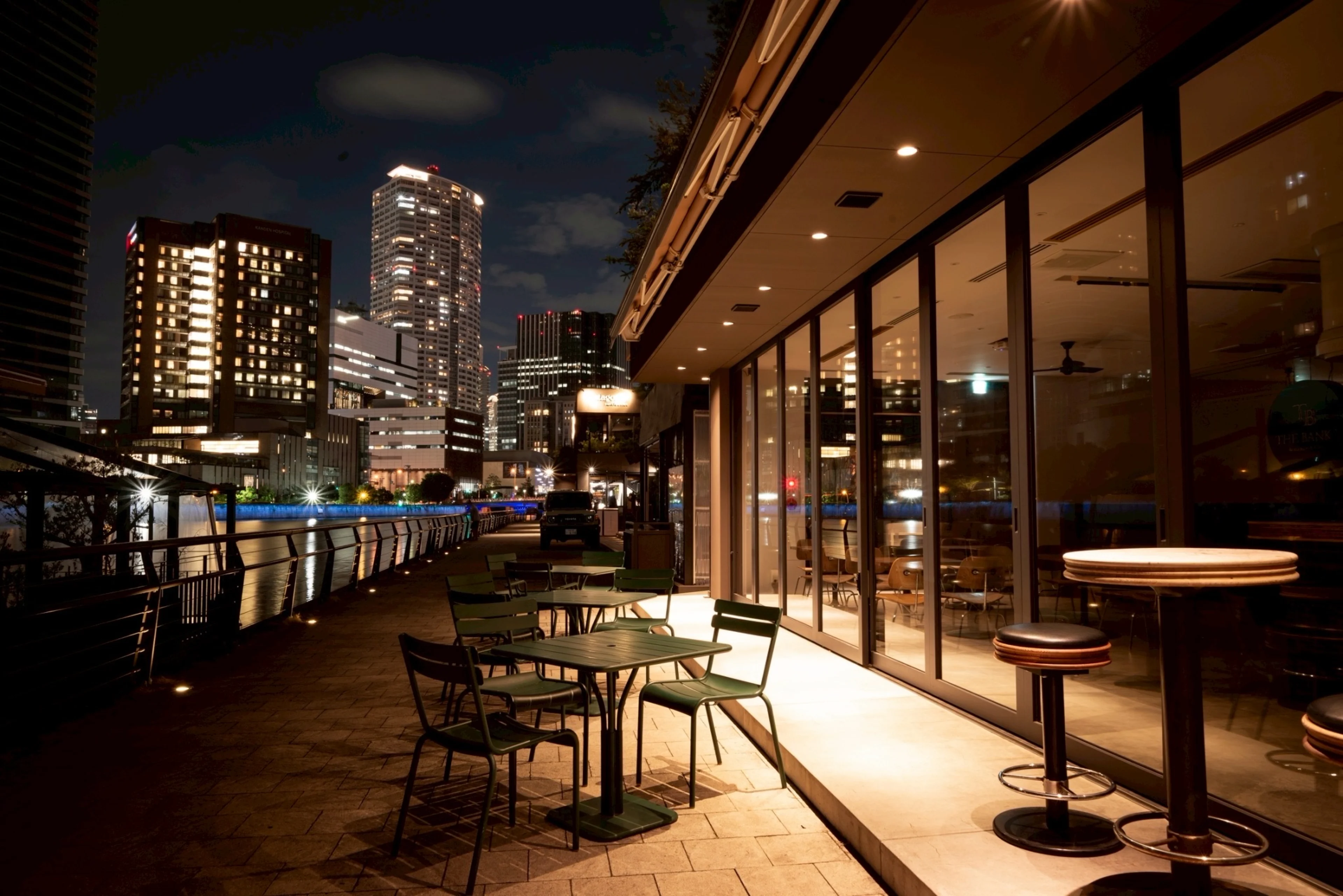 【アニバーサリーディナープラン】和牛ステーキ含むグリルコース全2種＋乾杯スパークリング＋メッセージ付きプレート★中之島のリバーサイドに広がる風景と共に