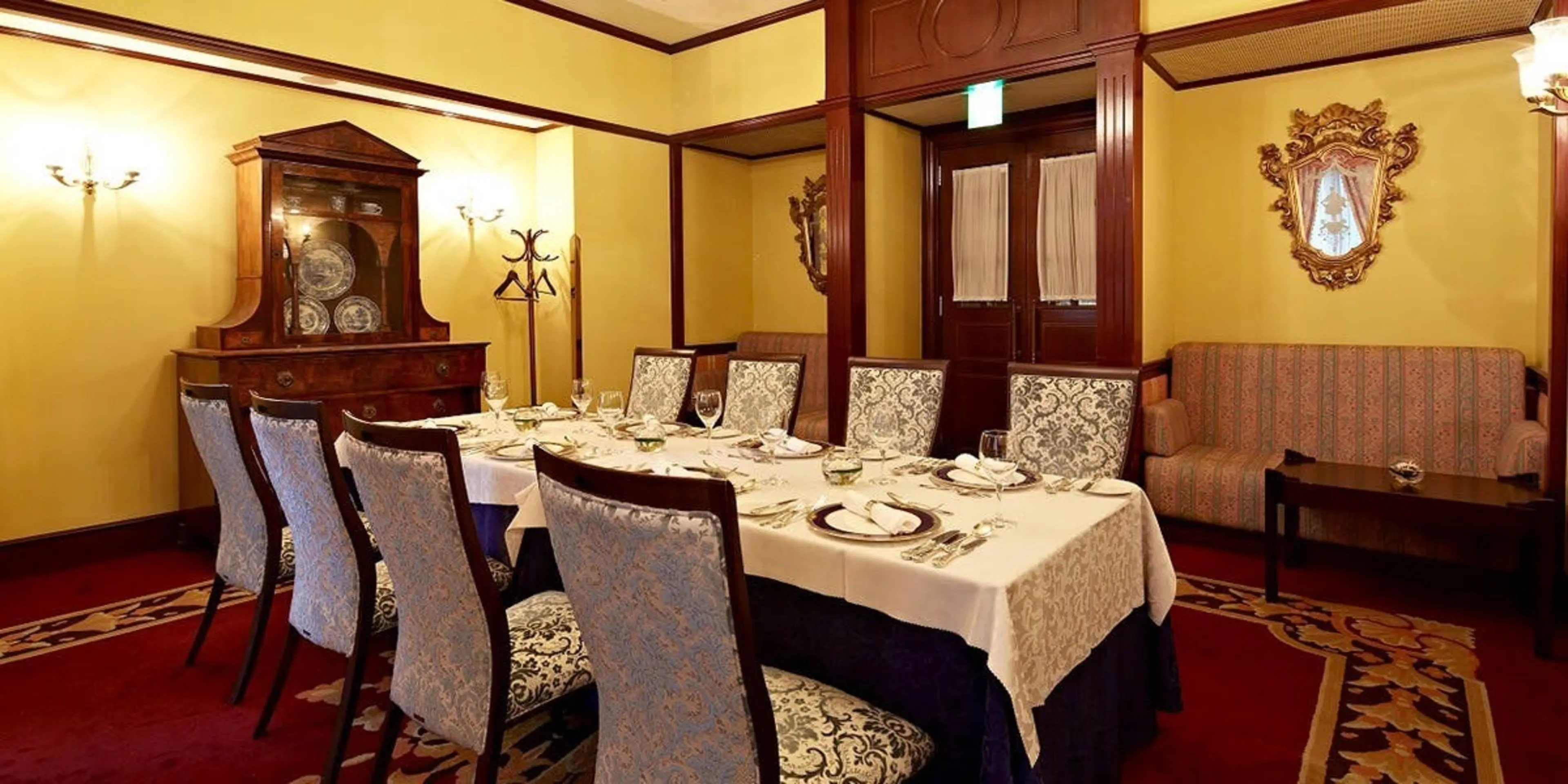 【5〜20名様 / 個室確約★ご結納・ご両家お顔合わせプラン】美食の饗宴★極上フレンチコース＋乾杯用グラススパークリングワイン＋卓上装花★非日常へと誘う優雅なプライベート空間でご両家の絆を深める美食のひととき〜ホテルモントレ大阪★JR大阪駅徒歩5分