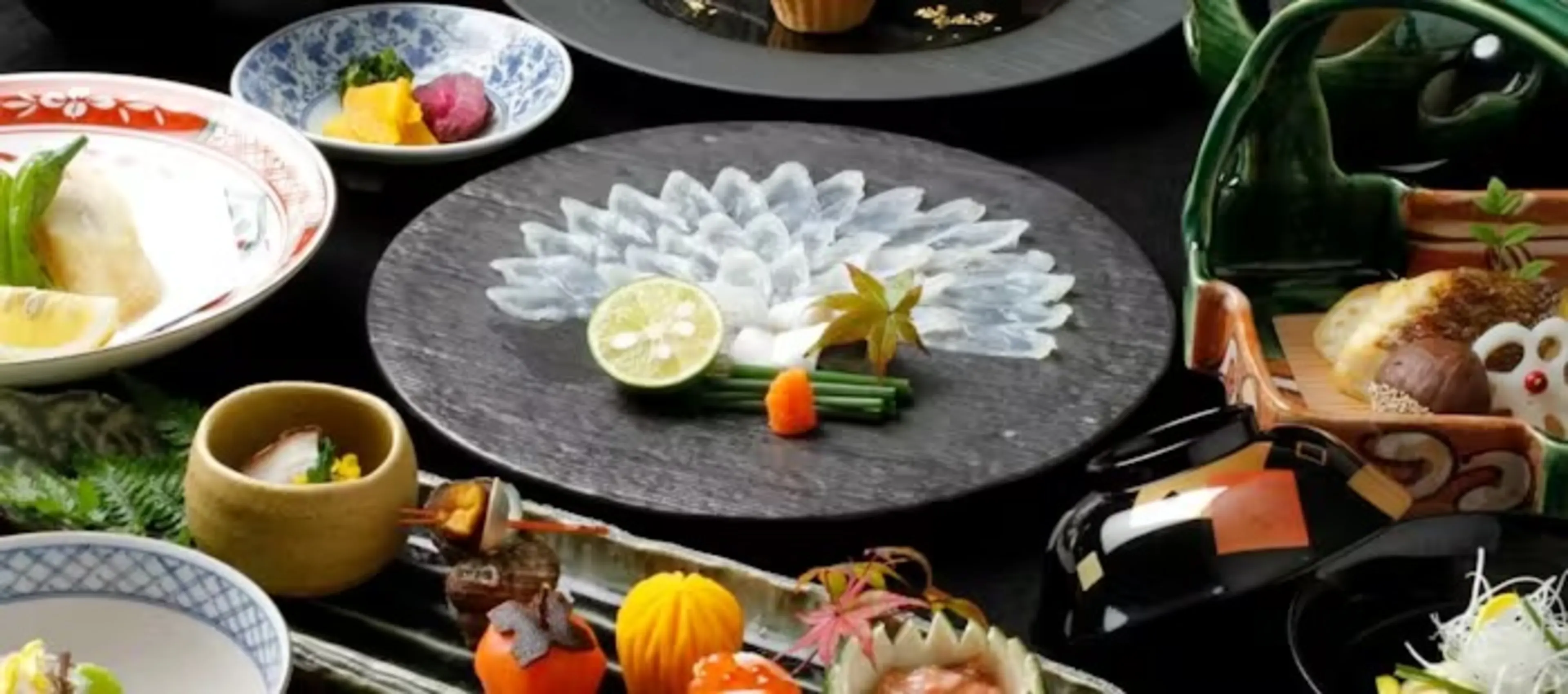 最大16名【半個室確約・個室も可×顔合わせプラン】ふぐ料理を贅沢に堪能する全8品コース+ ひれ酒・山口地酒など選べる1杯付付き★ 明治・大正期を彷彿させる店内でご両家の絆を深めるひととき★永田町駅から徒歩2分