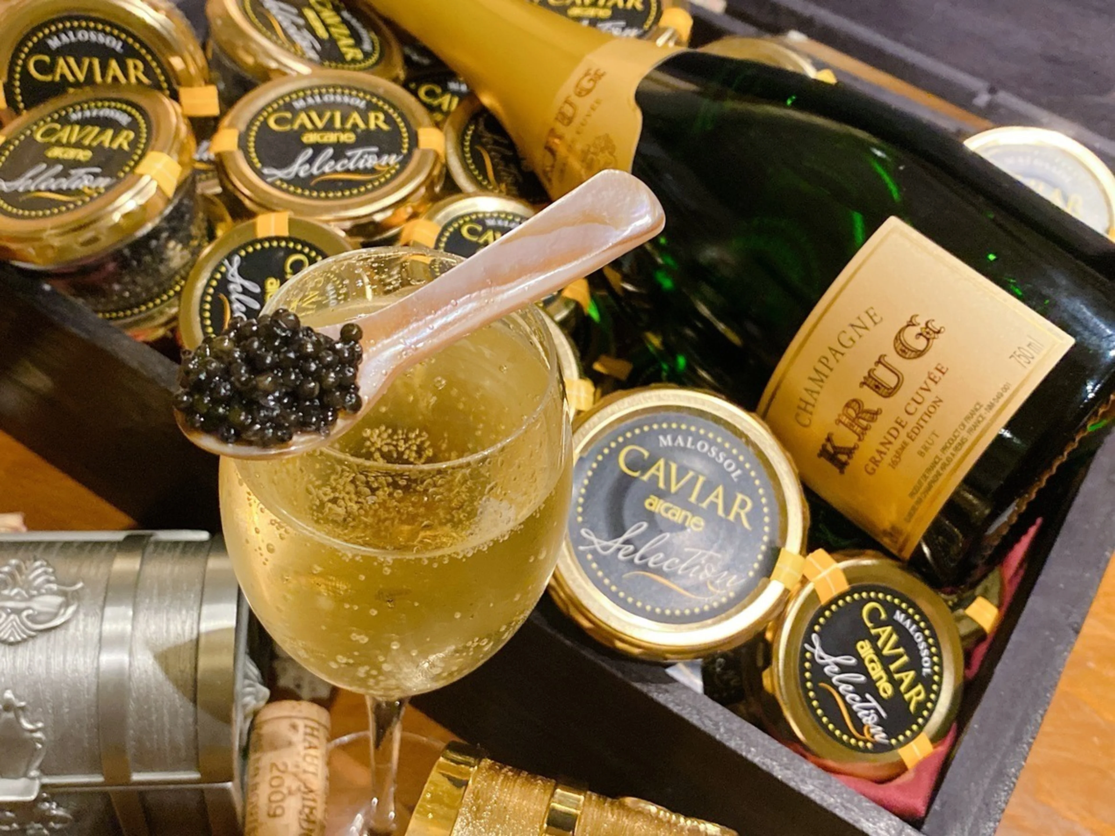 【感動の美食体験★アニバーサリープラン】世界三大珍味キャビアを味わう関西で唯一のコース〜メッセージを添えたデザートプレートでサプライズ★梅田エリアの大人の隠れ家でとっておきの記念日を彩る極上ディナー