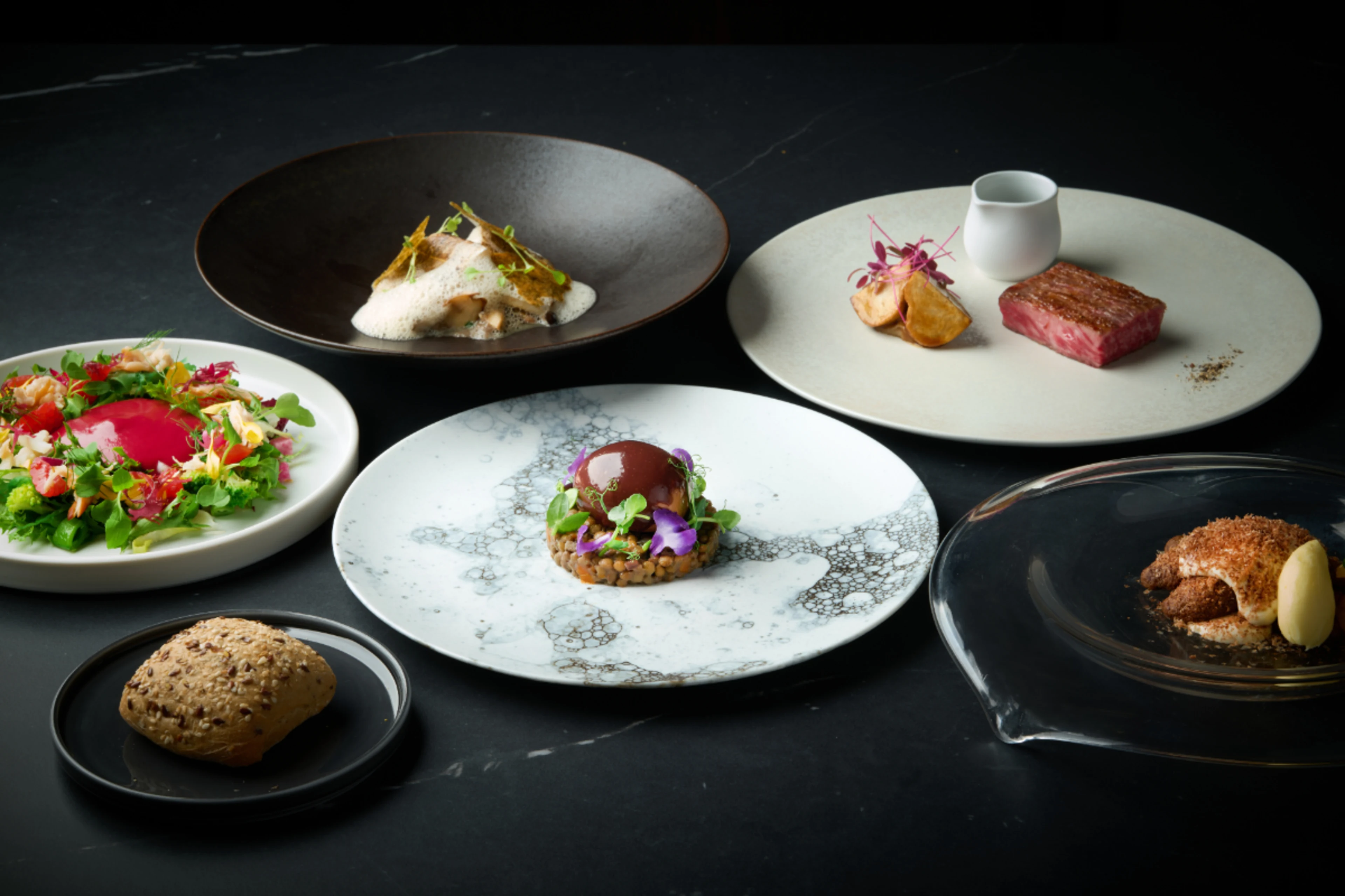 【最大8名まで可/テーブル×お祝いディナープラン】全5品Wメインのフレンチコース＋乾杯シャンパン＋メッセージ付きプレートorホールケーキ付き★カフェフリーコースも有★東銀座の健康的メニューを複数人でお祝い