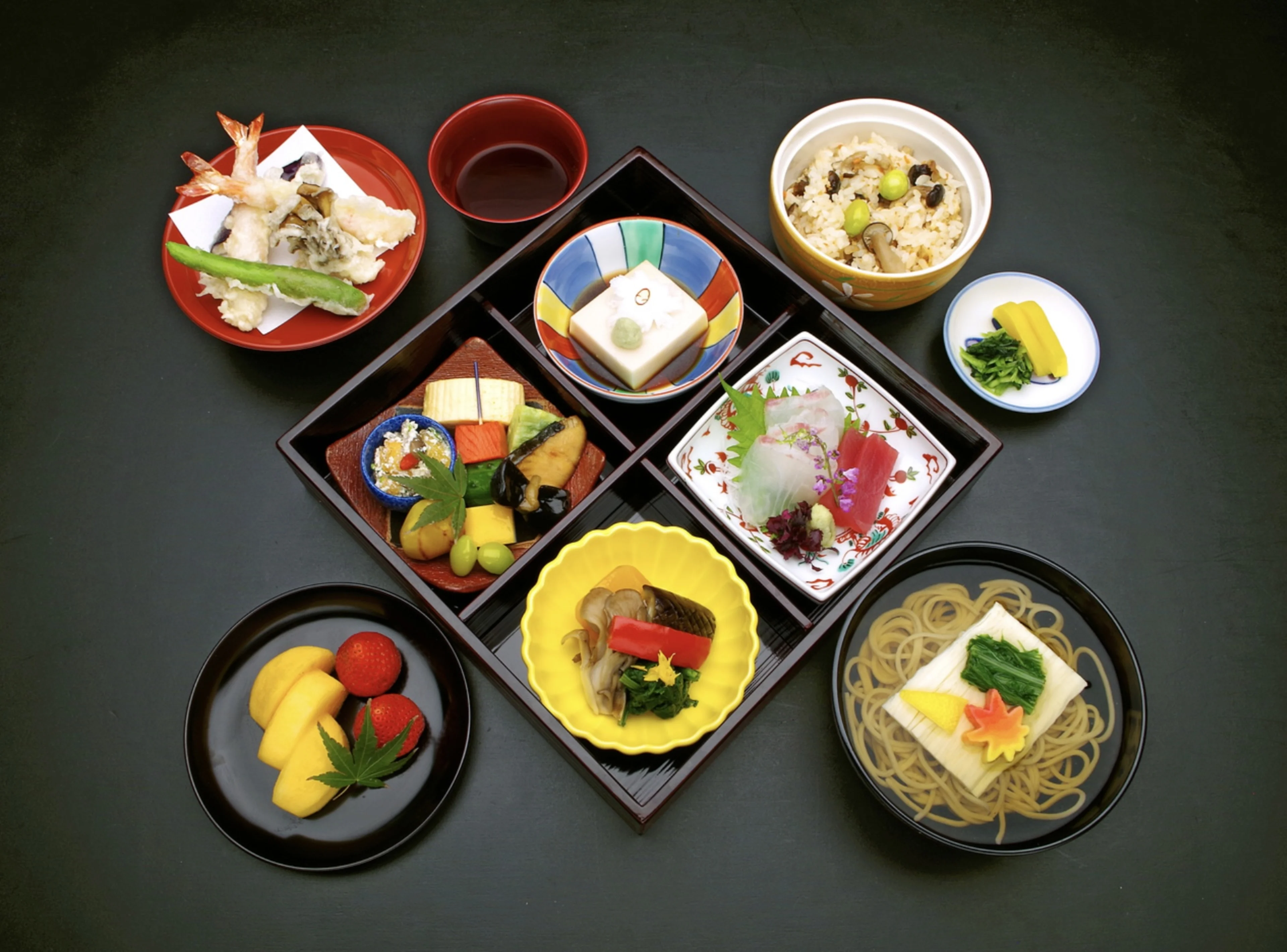 【最大8名様/個室確約×顔合わせ･結納プラン】四季折々の旬な食材を詰め込んだ弁当＋乾杯ドリンク★心斎橋駅から徒歩1分★ご両家の絆を深める1日