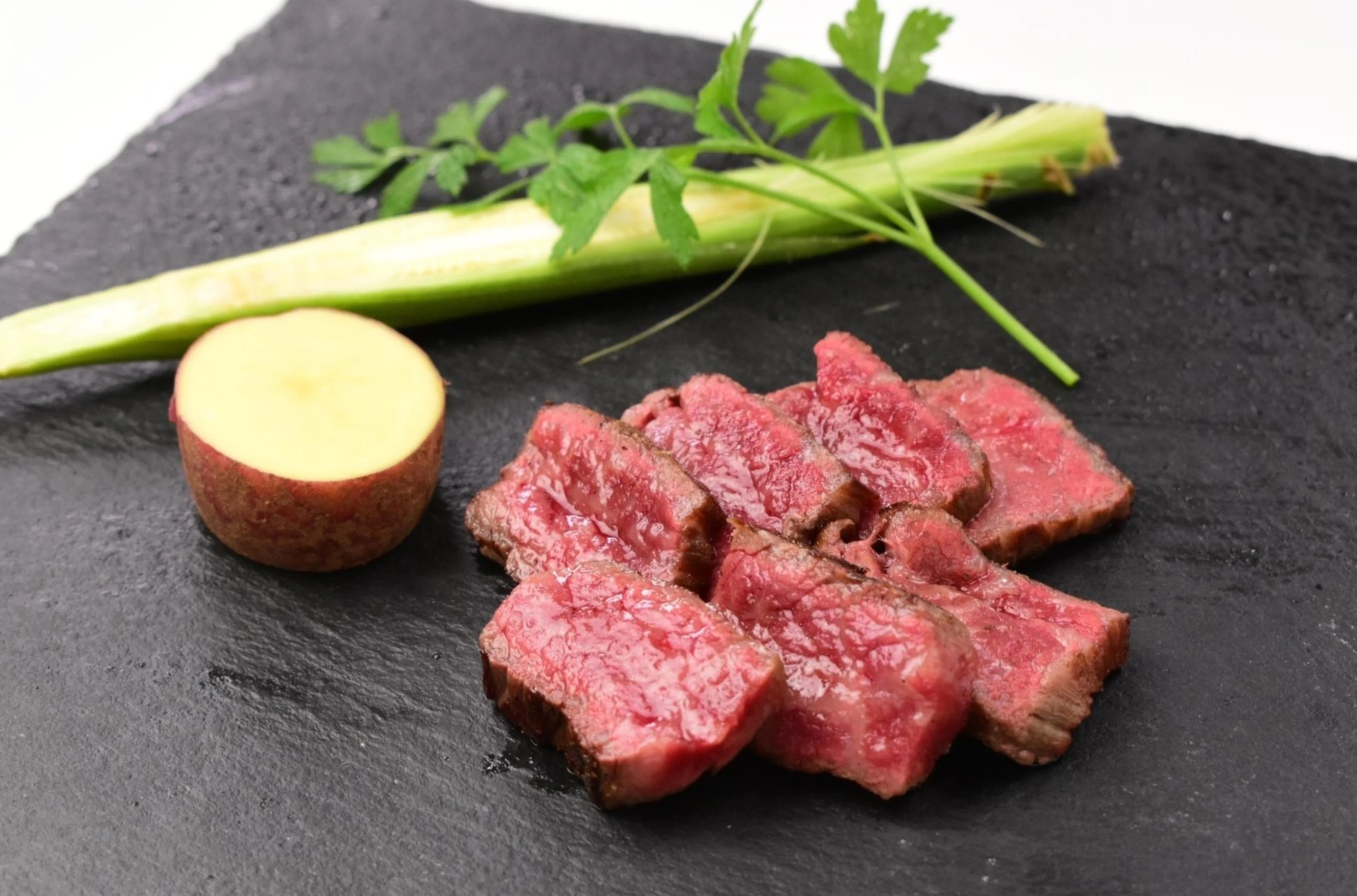 【アニバーサリーディナープラン】黒毛和牛ステーキ食べ比べ＆鮑・ロブスターを堪能する全8品コース★鎌倉で過ごす特別な夜【天空コース】