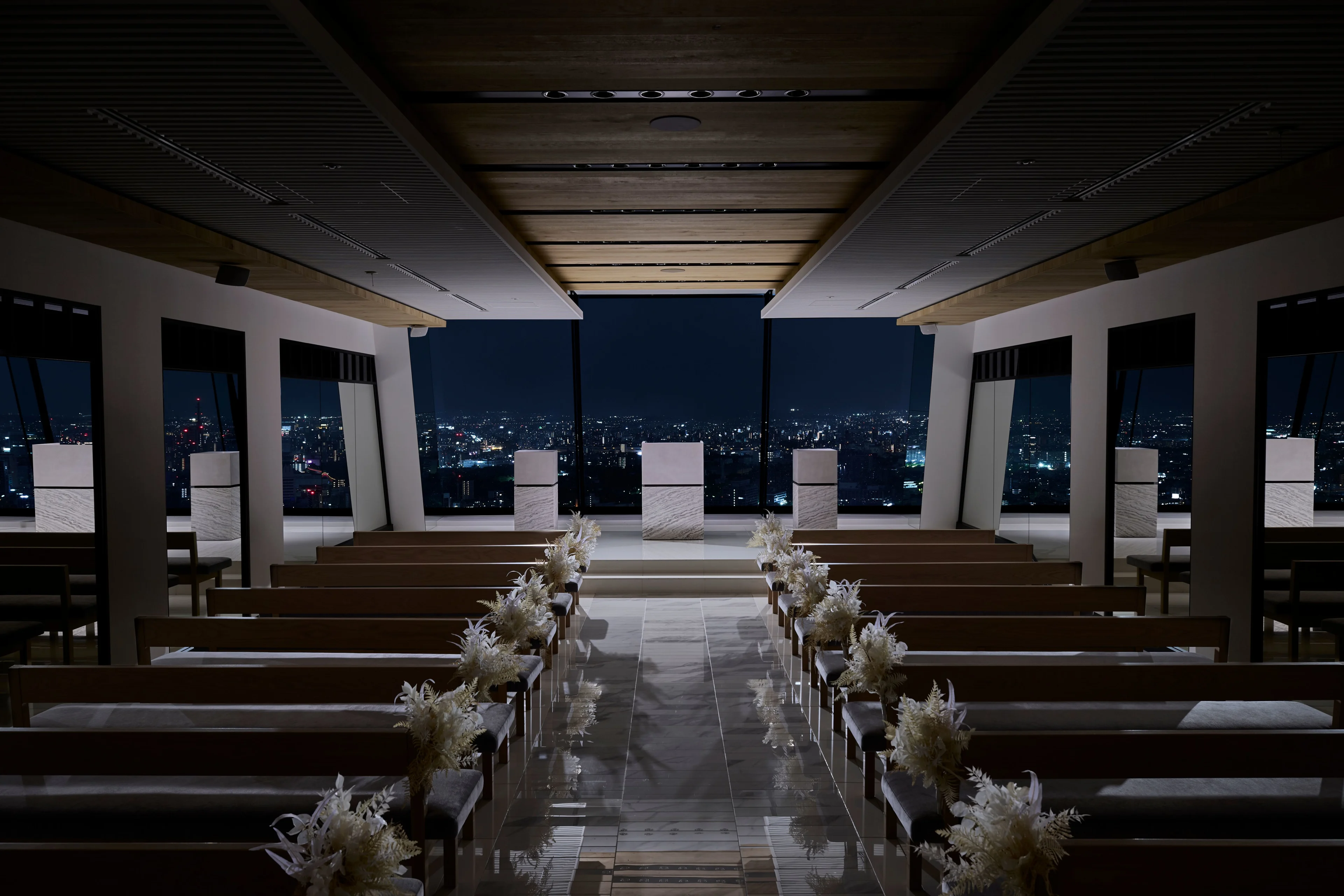 【月曜・木曜・金曜限定 プロポーズディナープラン】極上夜景×チャペル×12本のバラで夢のようなプロポーズを★Ｗメインの豪華フレンチコース全7品+乾杯酒+メッセージプレート★プロポーズコンシェルジュ付き