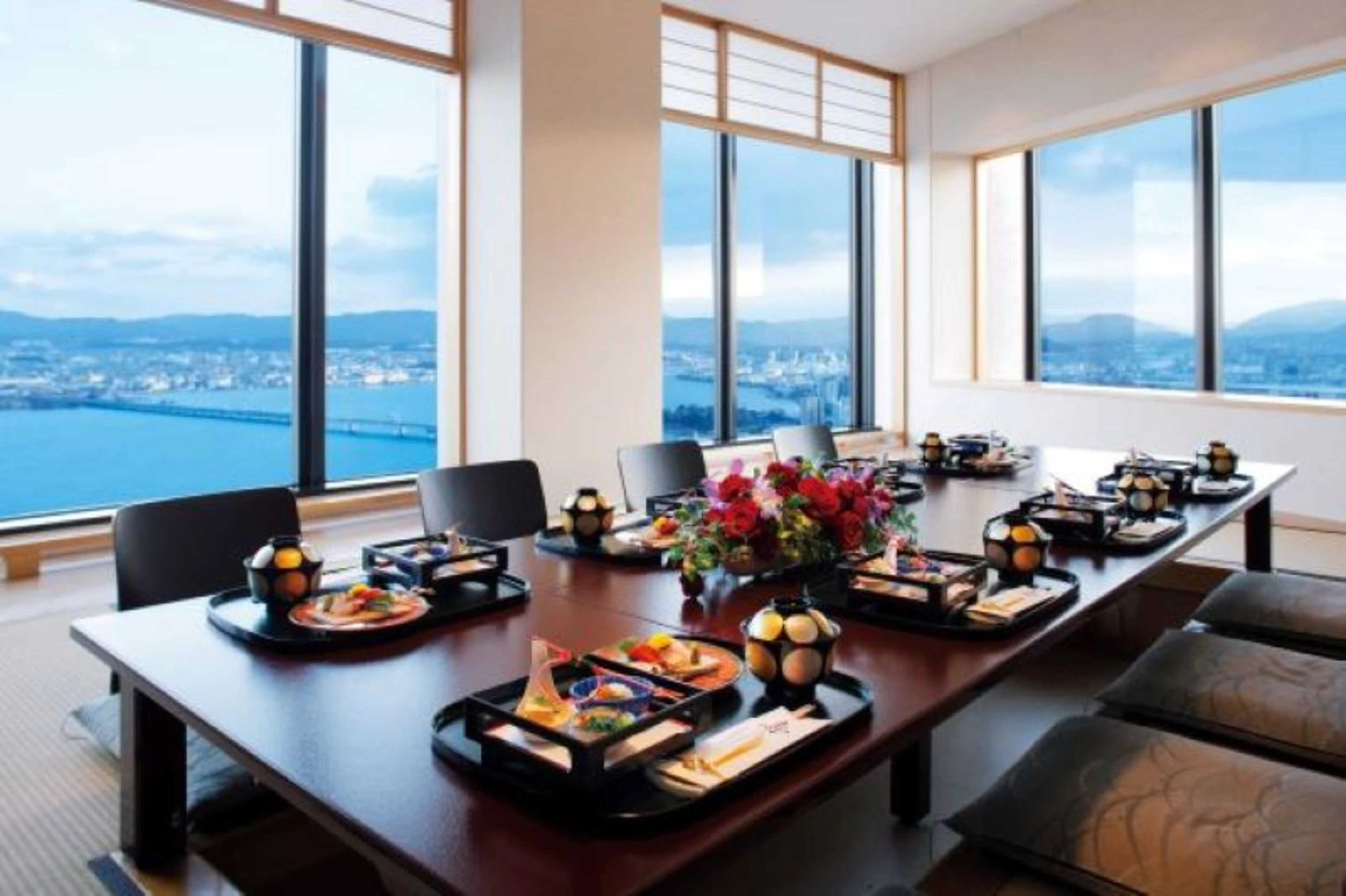 【最大8名様 / レイクビューの個室確約★ご長寿お祝いランチプラン】四季折々の厳選食材を堪能〜絶品お祝い会席★びわ湖大津プリンスホテル36階