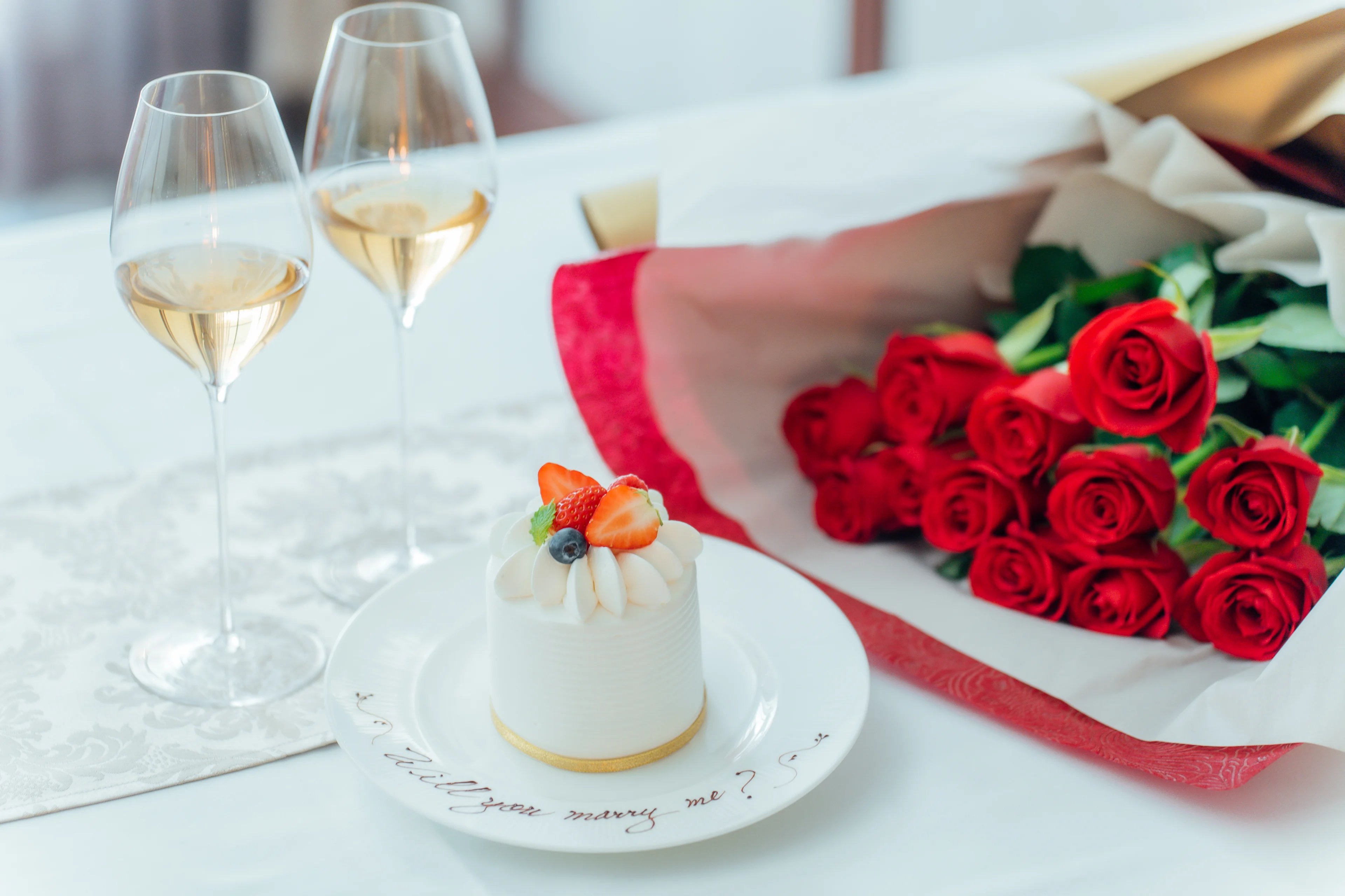 Anny限定【チャペル貸切クリスマスプロポーズ個室確約プラン】食べログ100名店プレミアムディナーコース全7品＋乾杯酒+フリードリンク+12本バラ花束+プロポーズコンシェルジュによるサポート★