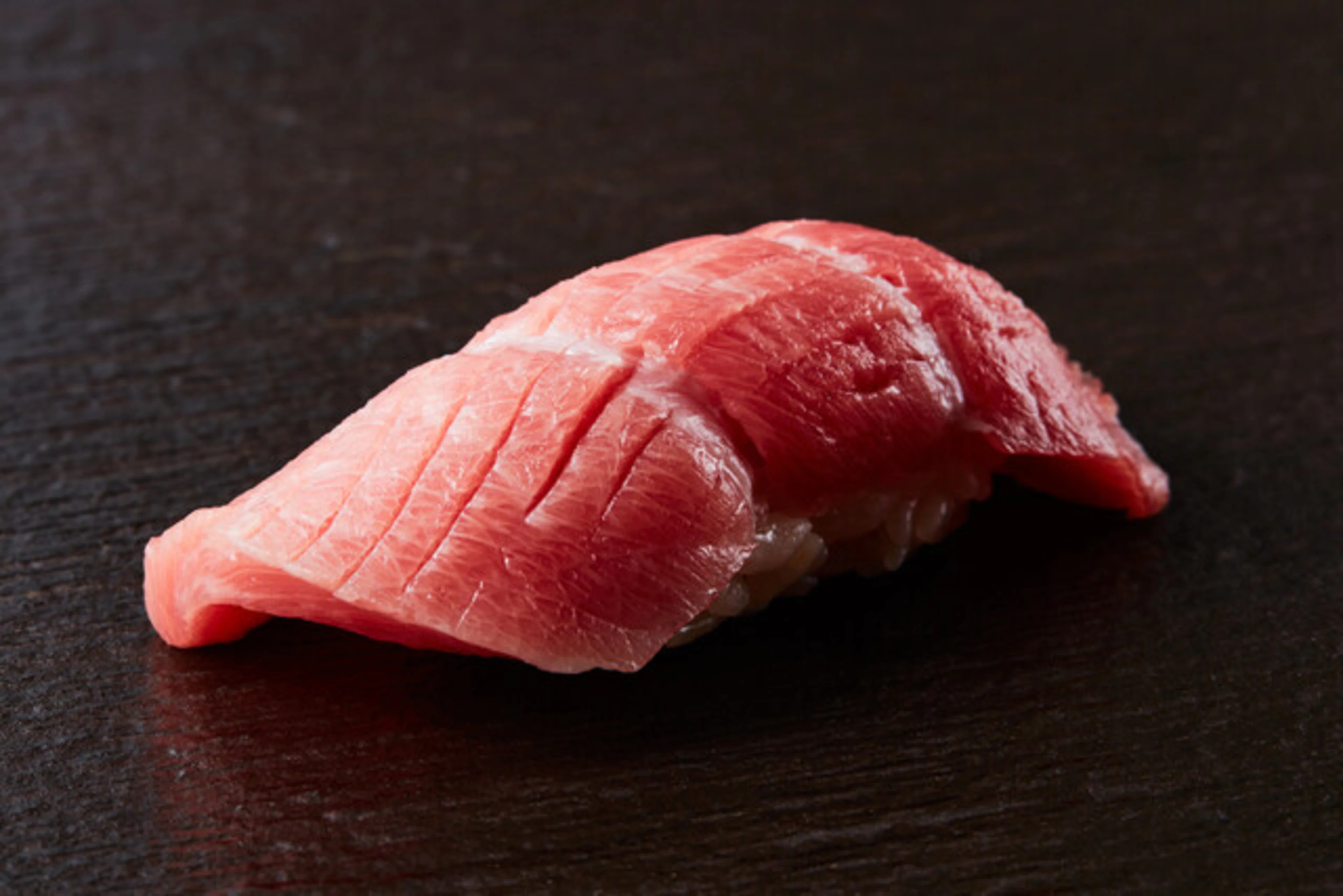 【最大4名/個室確約/ご長寿祝いプラン】飯田橋駅から徒歩5分★こだわりの鮪と旬の極上ネタを楽しむ、お任せ握りコース＋お土産付き★粋が薫る、神楽坂の隠れ家で贅沢なひととき★