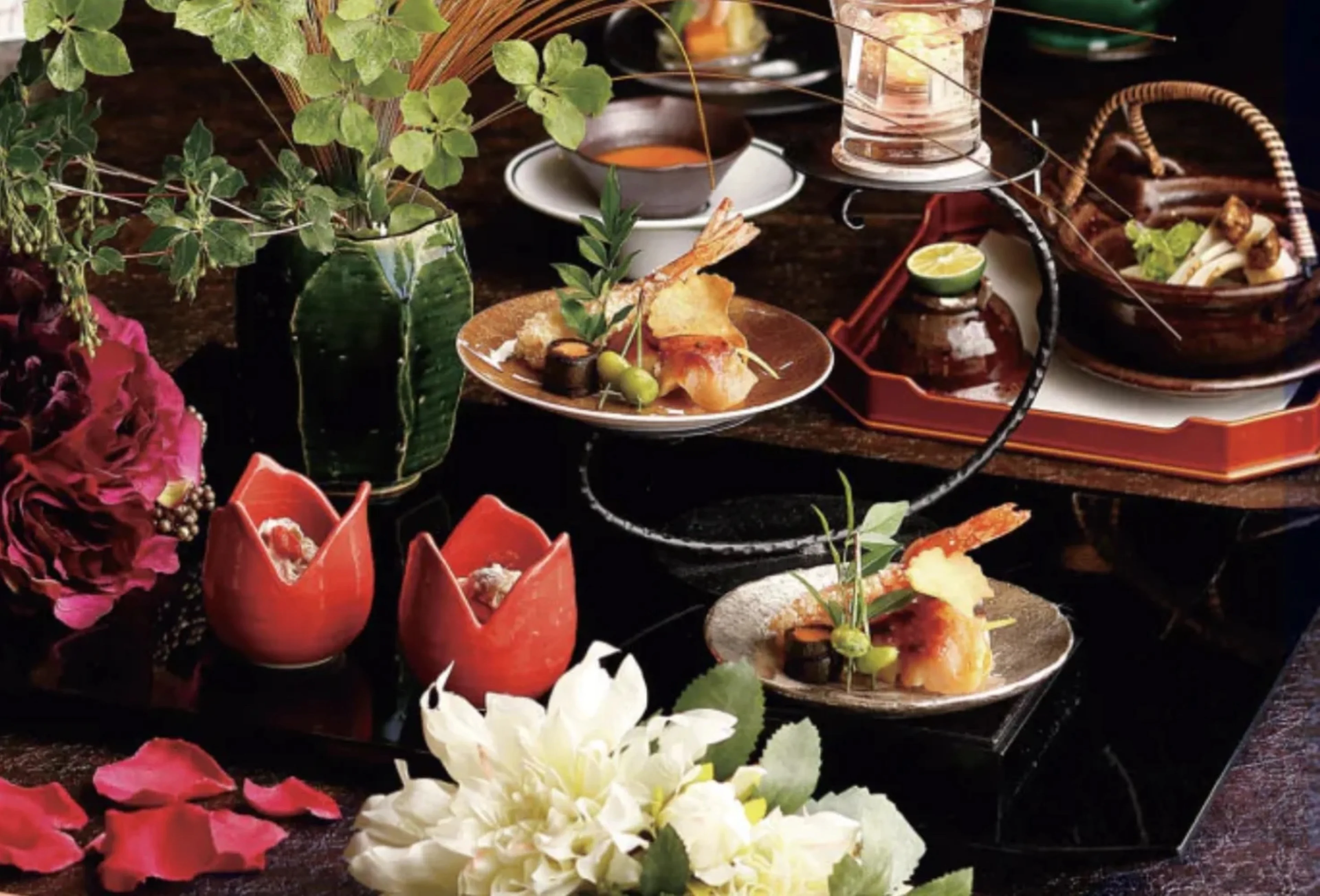 旬の味覚を楽しめる月替わりのコース