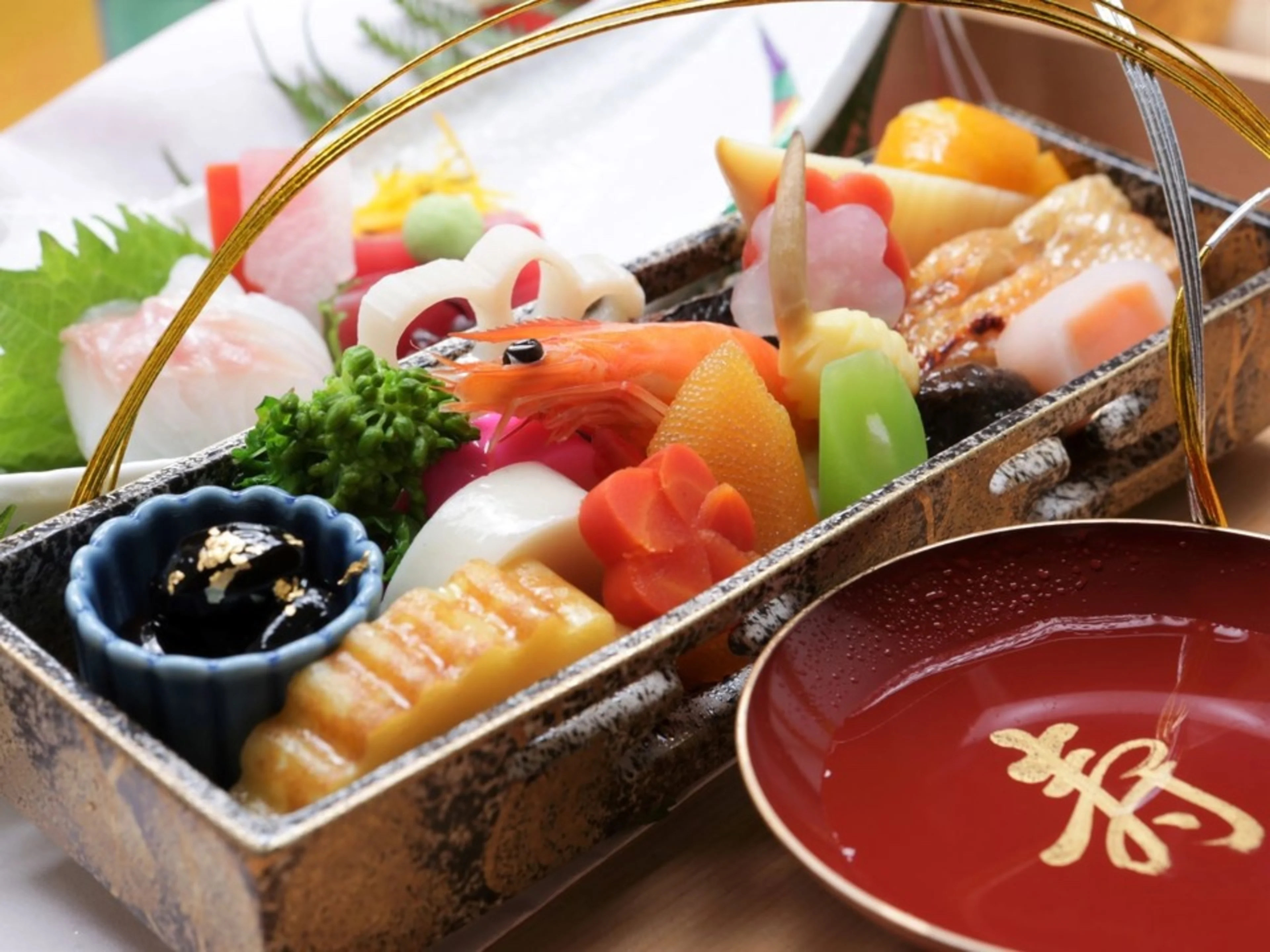 【土日祝日 / 1日1組★14時からのご予約限定！個室確約★5〜12名様 / ご結納・ご両家お顔合わせプラン】極上お祝い会席全10品★ご家族の絆を深める美食のひととき〜仙台駅徒歩3分・ホテルモントレ仙台★高級感溢れる和個室