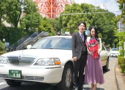 【年間500組以上の成功実績のある星のなる木 × 個室確約プロポーズプラン】90分のリムジン周遊付き！表参道の中心地で楽しむ極上懐石フルコース全9品★スパークリングワイン＋11本の薔薇の花束＋メッセージ付きケーキ＋記念撮影★