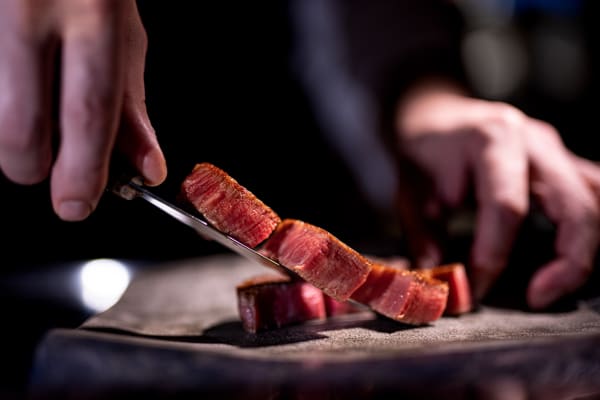 【個室確約 プロポーズプラン in 北新地】豪華鉄板焼きディナー全8品＋乾杯ドリンク＋メッセージ入りケーキ＋一輪の花 undefined