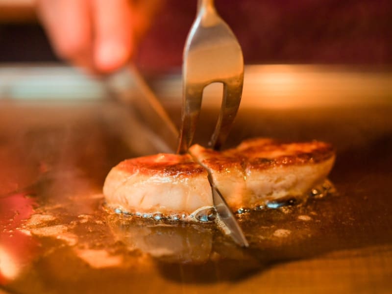 ここでしか味わえない最高級食材の鉄板焼に舌鼓 | 【嬉しい特典つきアニバーサリープラン】★絶品鉄板焼ディナーで豪華にお祝い★えぞ鮑・特選A5牛豪華コース全6品★メッセージプレート+乾杯ドリンク付き★名古屋で極上鉄板焼きに舌鼓