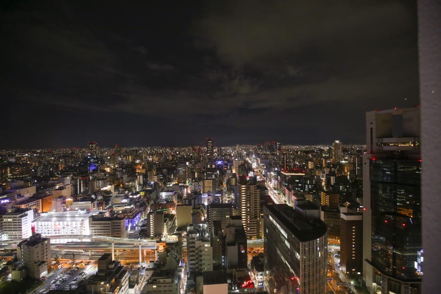 夜景を楽しめる個室でお食事 | 【Anny限定 2名様用プロポーズプラン】個室で大阪の夜景満喫★贅沢ディナーコース全8品《Memorialコース》＋乾杯ドリンク＋メッセージ付ホールケーキ★記念写真付