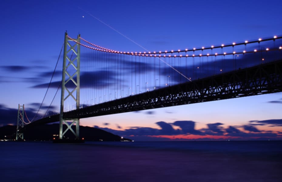  明石海峡大橋の夜景、特別なプロポーズ | 【明石海峡大橋の夜景を臨むプロポーズ】専任コンシェルジュがプロデュース - 結婚式などで利用できるプロ映像カメラマンによるダイジェスト動画★プロポーズ証明書付き★チャペル貸切★令和の虎の完全ALL社長がお手伝い