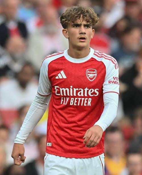 Arsenal Move Closer to Premier League Title as Teen Star Dowman Makes History and Man City Drop Points