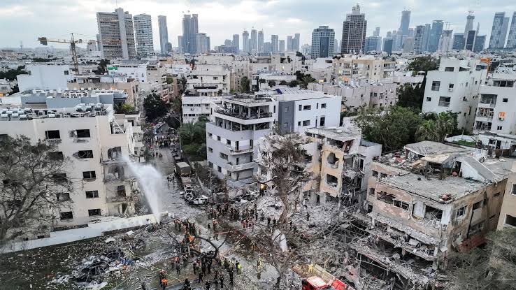 Israel–Iran War Escalates: Strikes on Tehran and Regional Fallout Raise Global Risk