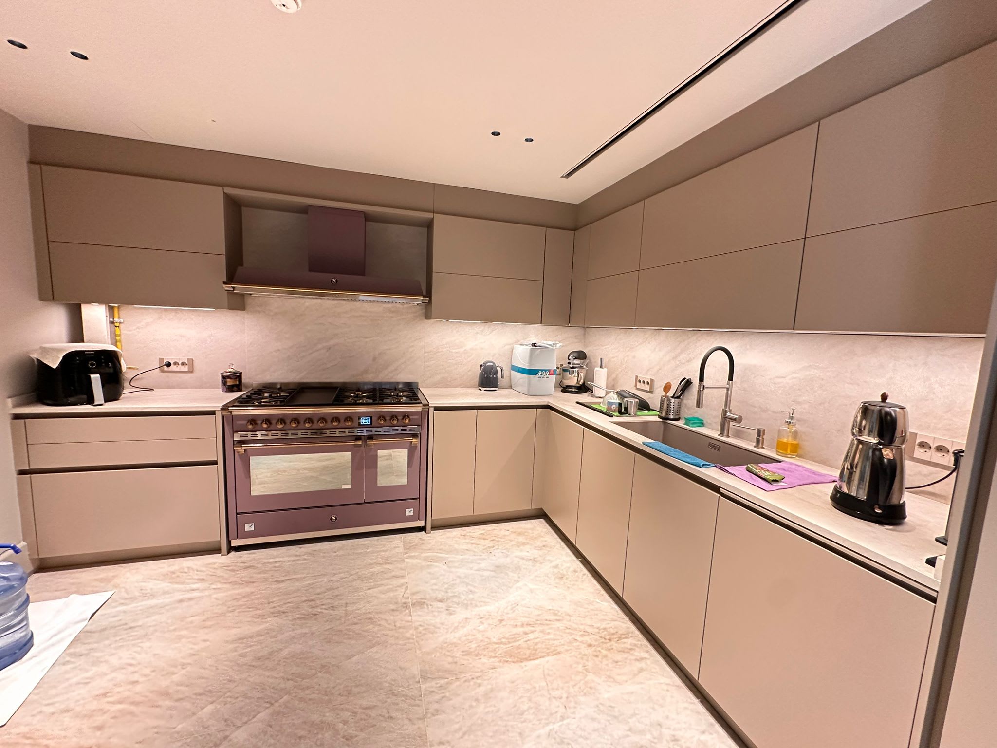 Şehrinaz Çamlıca Light Stone Kitchen Countertop & Backsplash