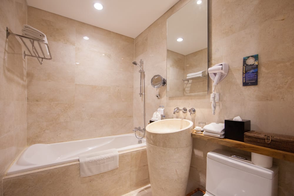 01d. Legian Family Room_bathroom-min.jpg