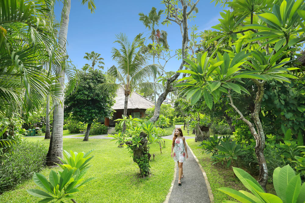 03. Walking at Tropical Garden-min.jpg