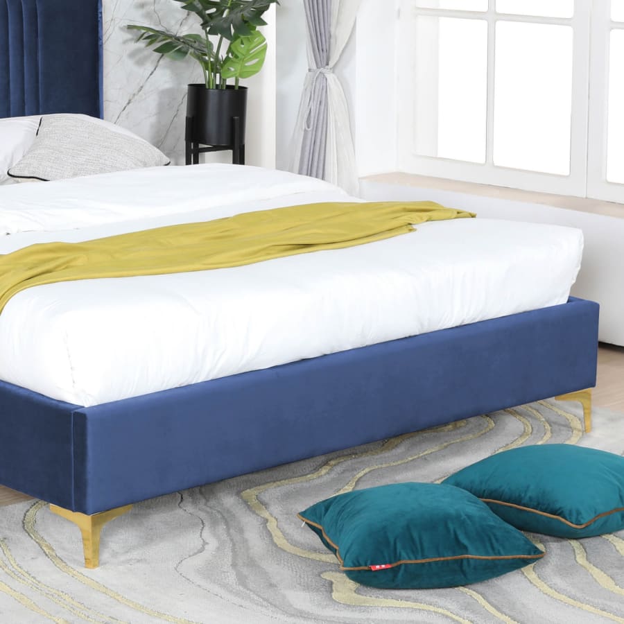 Lit double en tissu velours bleu BERENICE 140x190 cm