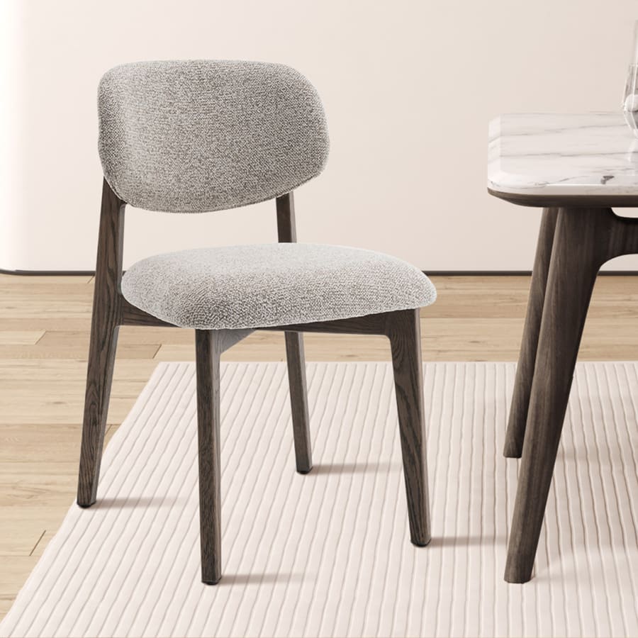 Chaise de repas en tissu beige pieds couleur bois fonc&eacute;